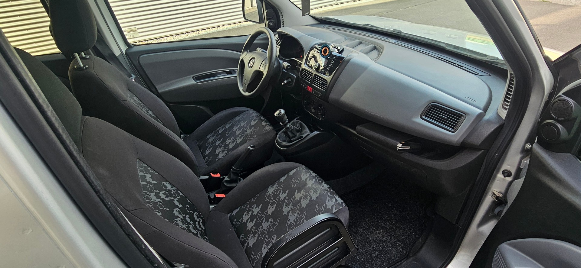 OPEL Behindertengerecht-Rampe / 4-Sitze & ein Rollstuhlfahrer/in-image-8