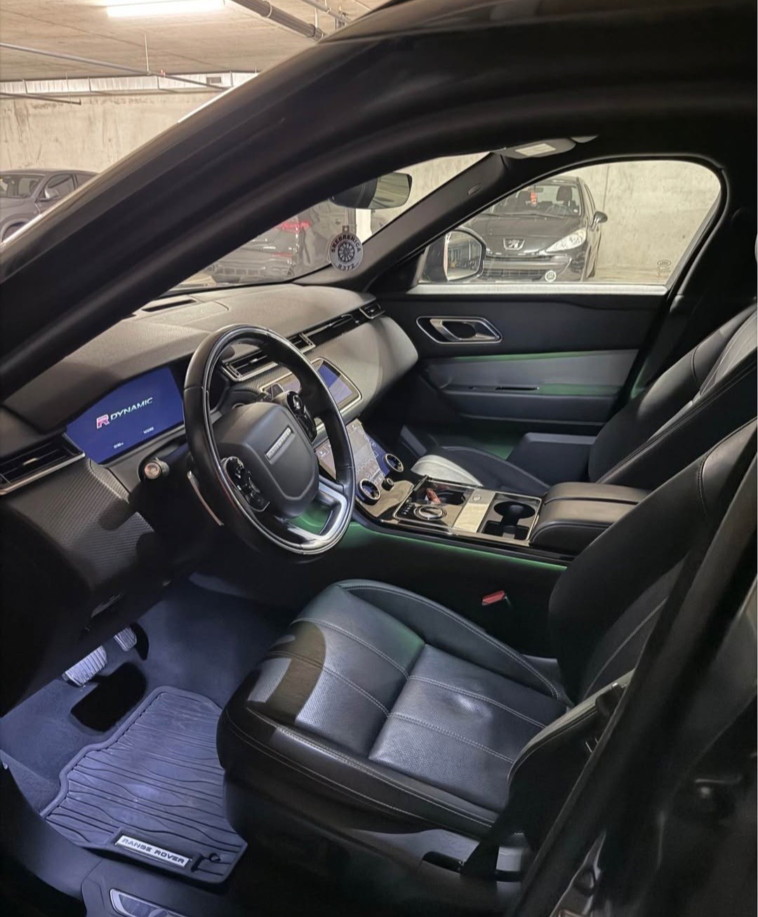 LAND ROVER 2.0 T 300 R-Dynamic S-image-3