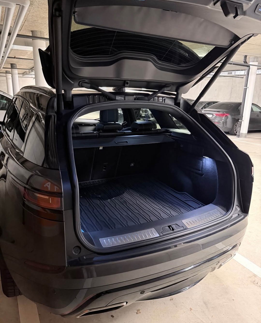 LAND ROVER 2.0 T 300 R-Dynamic S-image-5