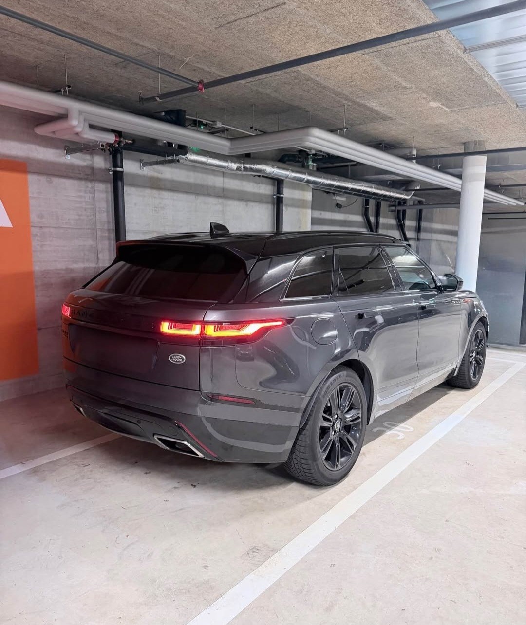 LAND ROVER 2.0 T 300 R-Dynamic S-image-2