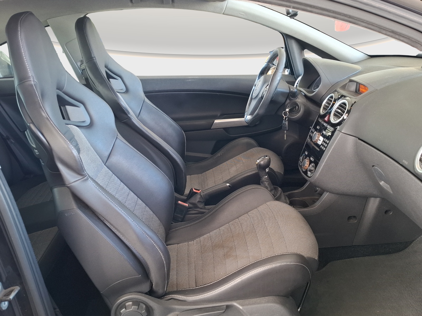 OPEL Corsa 1.6 Turbo OPC // MFK 28.08.2026 // 8-fach Aluminiumbereift-image-9