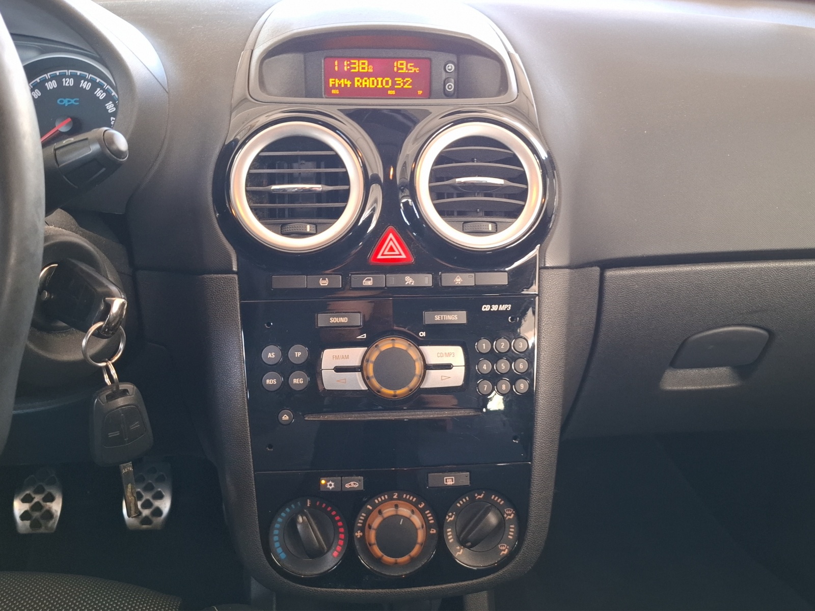 OPEL Corsa 1.6 Turbo OPC // MFK 28.08.2026 // 8-fach Aluminiumbereift-image-13
