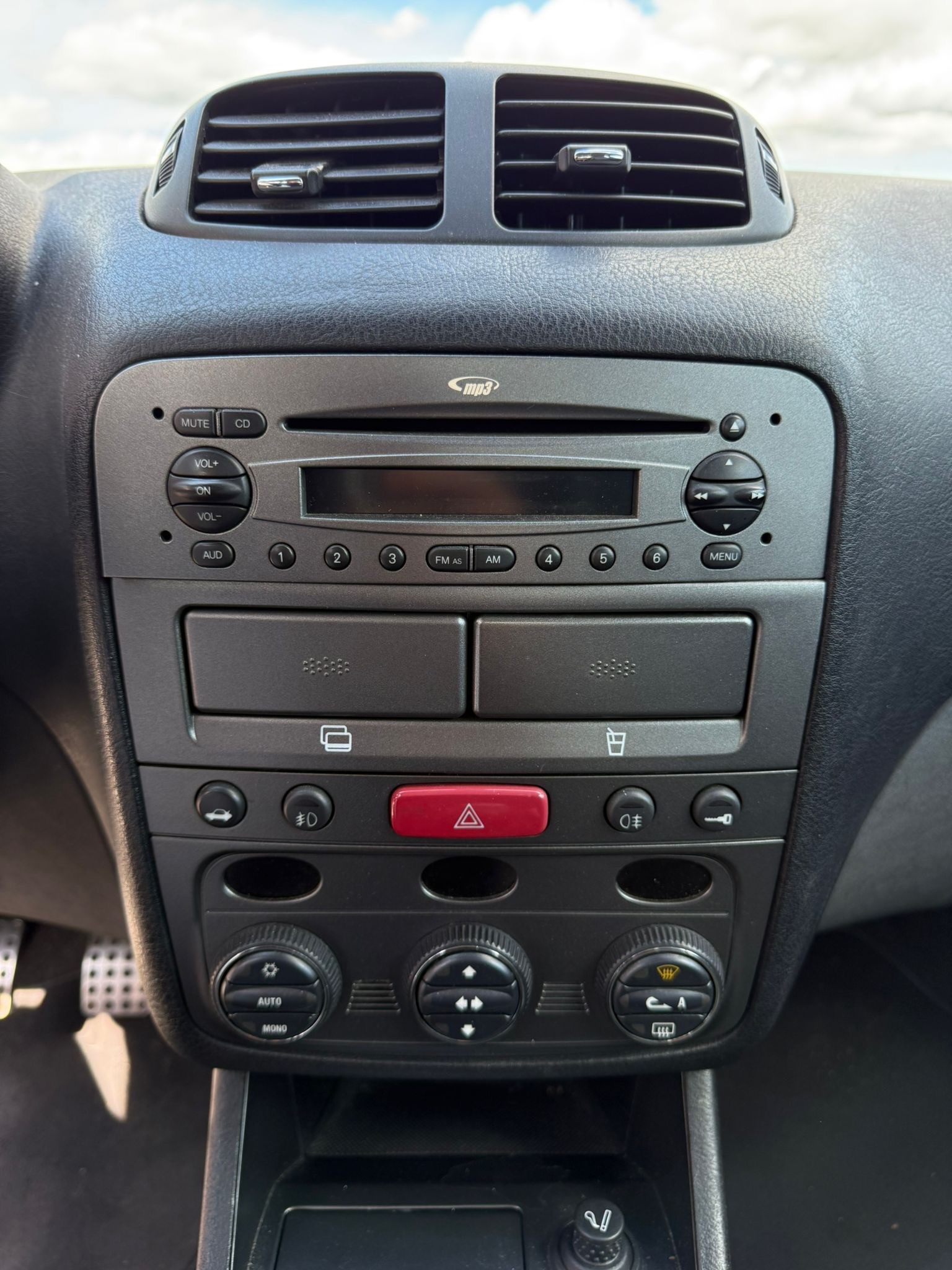 ALFA ROMEO 147 1.9 16V JTD Collezione-image-10