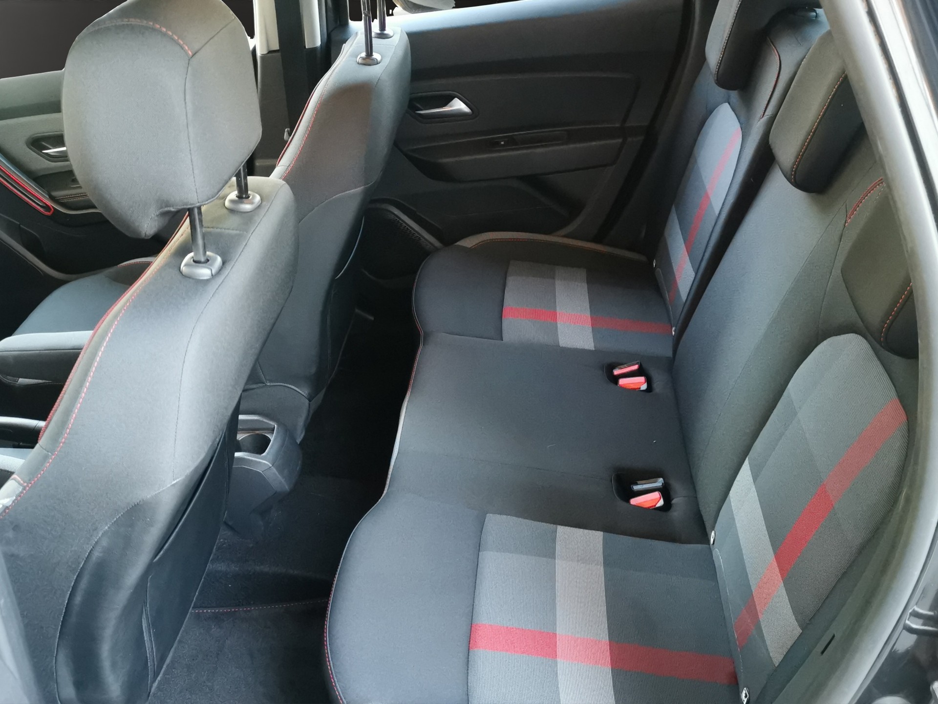 DACIA Duster TCe 150 Ultimate 4x4-image-12