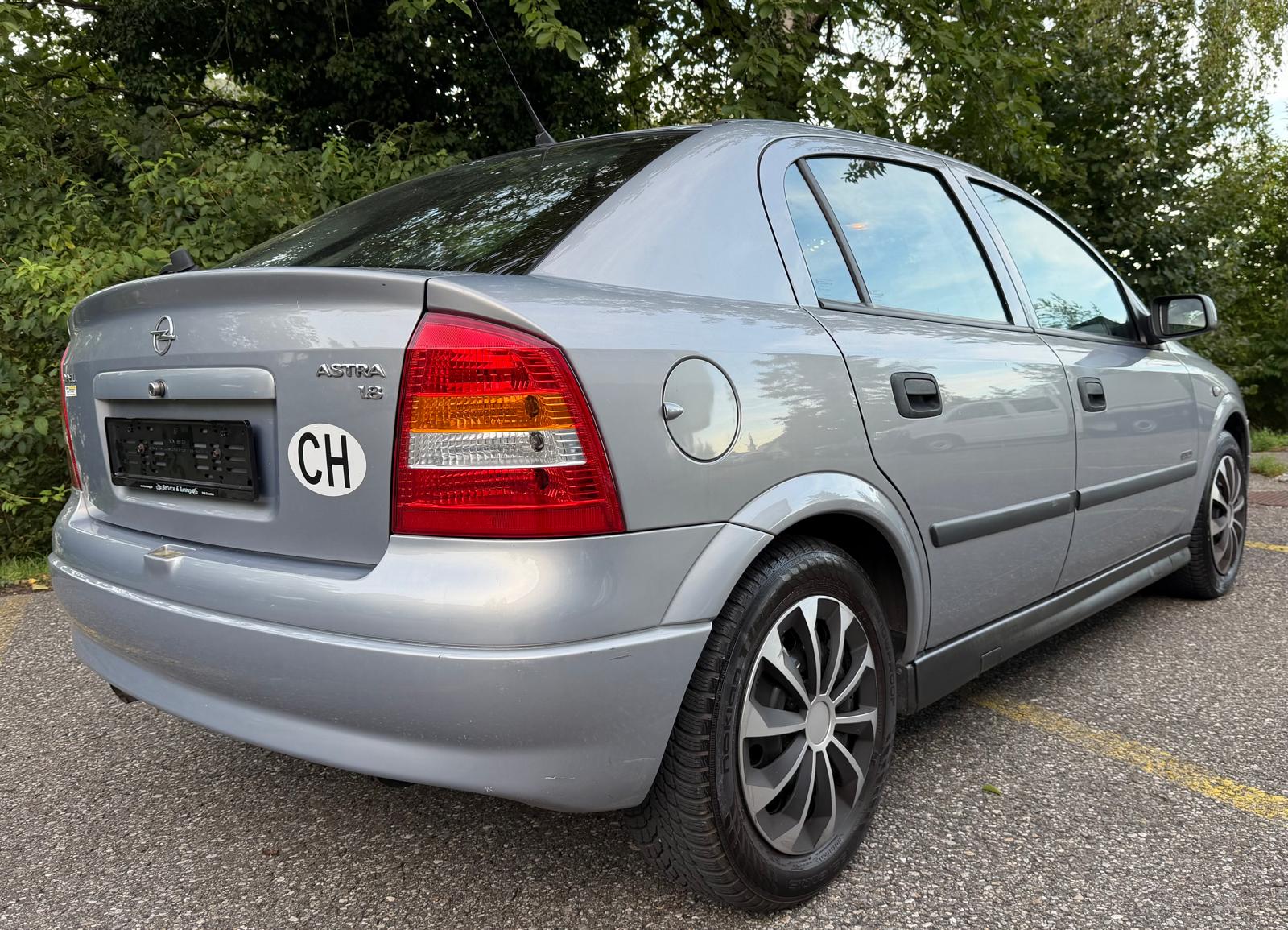 OPEL Astra 1.86i 16V Linea Fresca-image-0