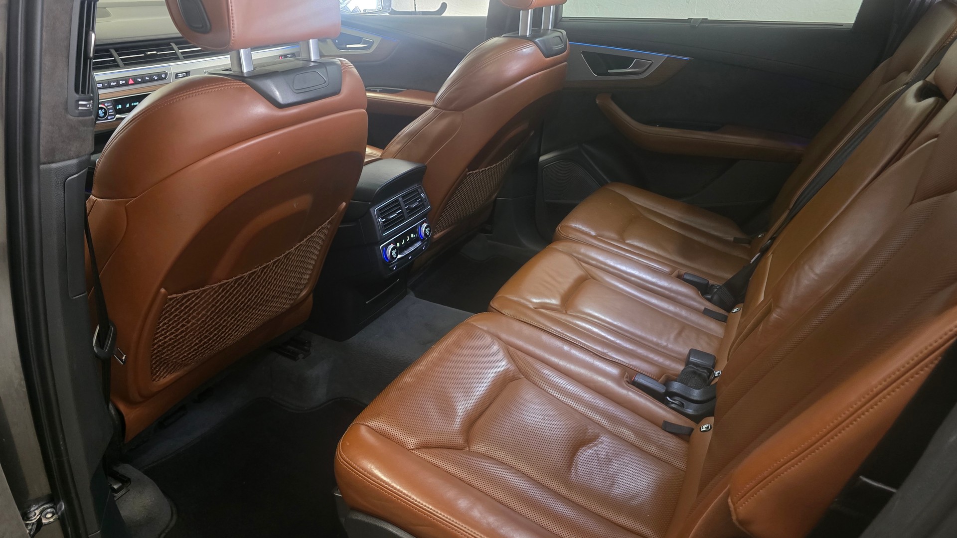 AUDI SQ7 4.0 TDI quattro tiptronic-image-11