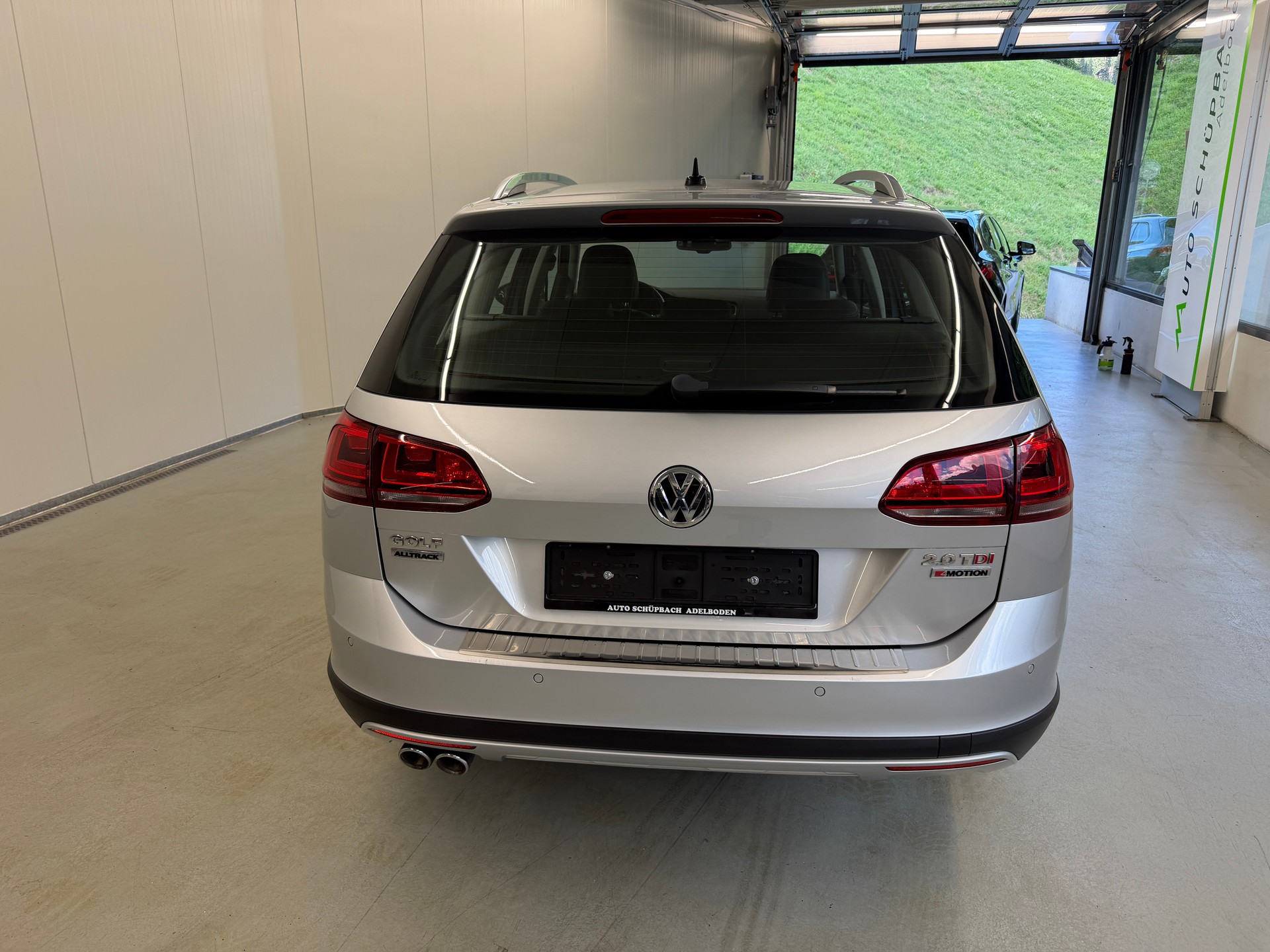 VW Golf 2.0 TDI Alltrack 4Motion-image-6