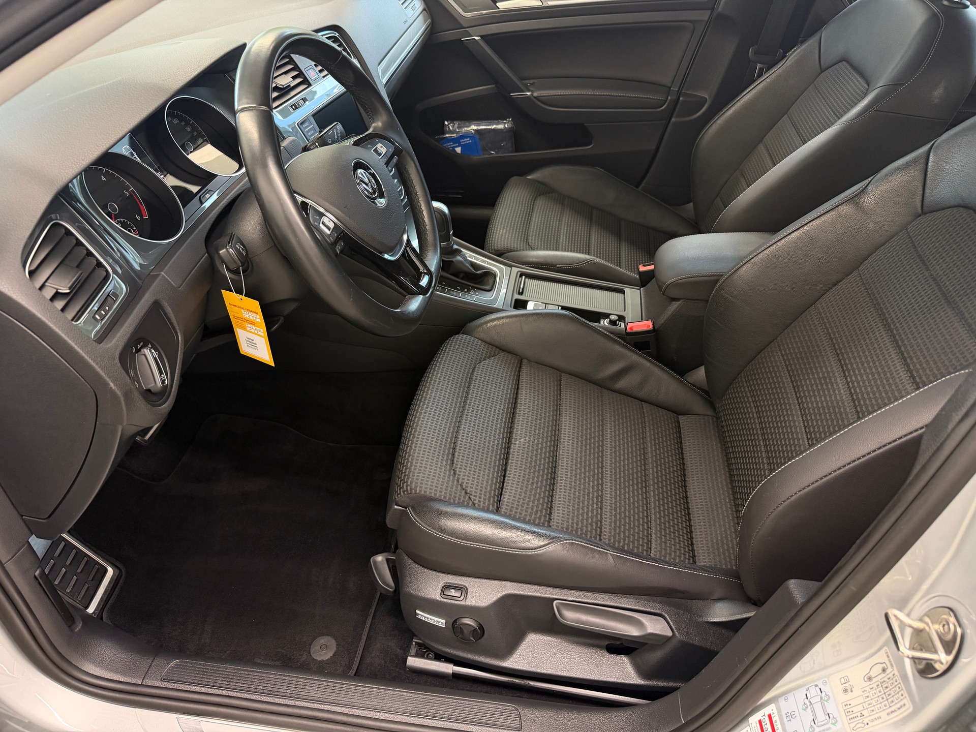 VW Golf 2.0 TDI Alltrack 4Motion-image-13