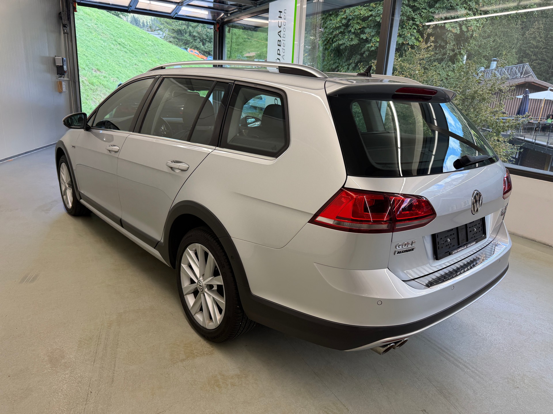 VW Golf 2.0 TDI Alltrack 4Motion-image-7