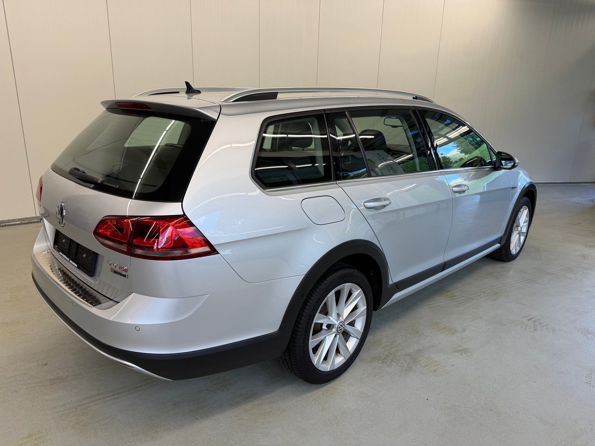 VW Golf 2.0 TDI Alltrack 4Motion-image-4