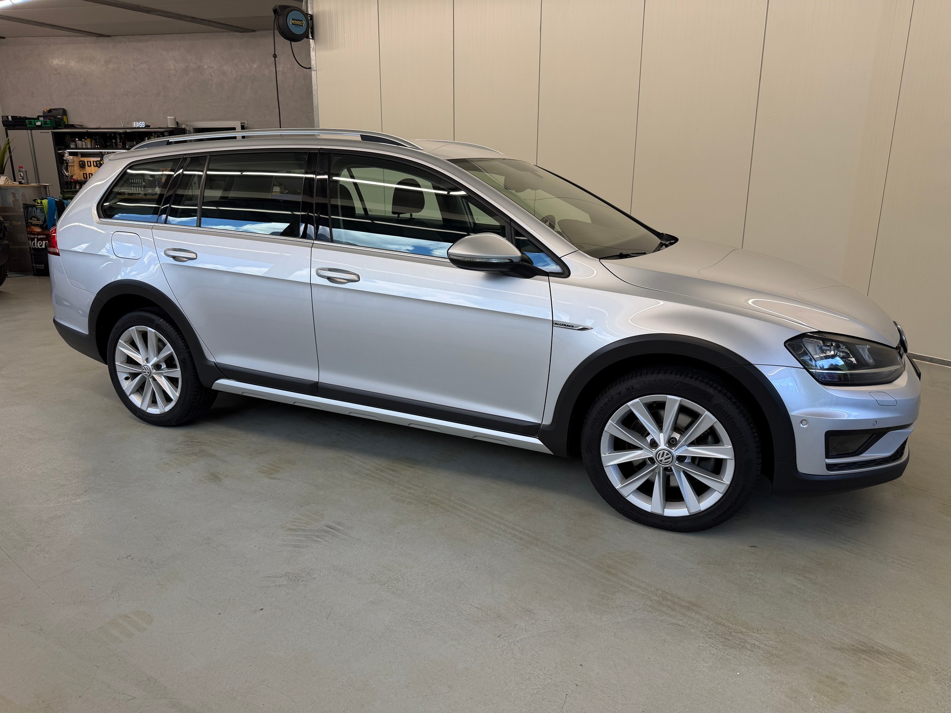 VW Golf 2.0 TDI Alltrack 4Motion-image-3