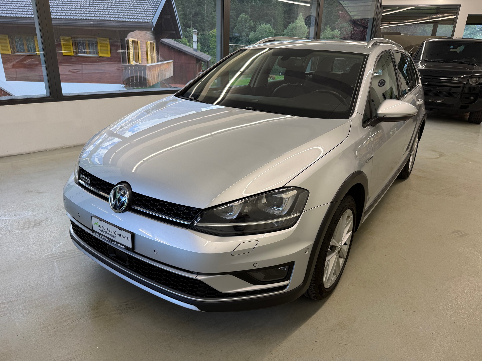 VW Golf 2.0 TDI Alltrack 4Motion-image-10