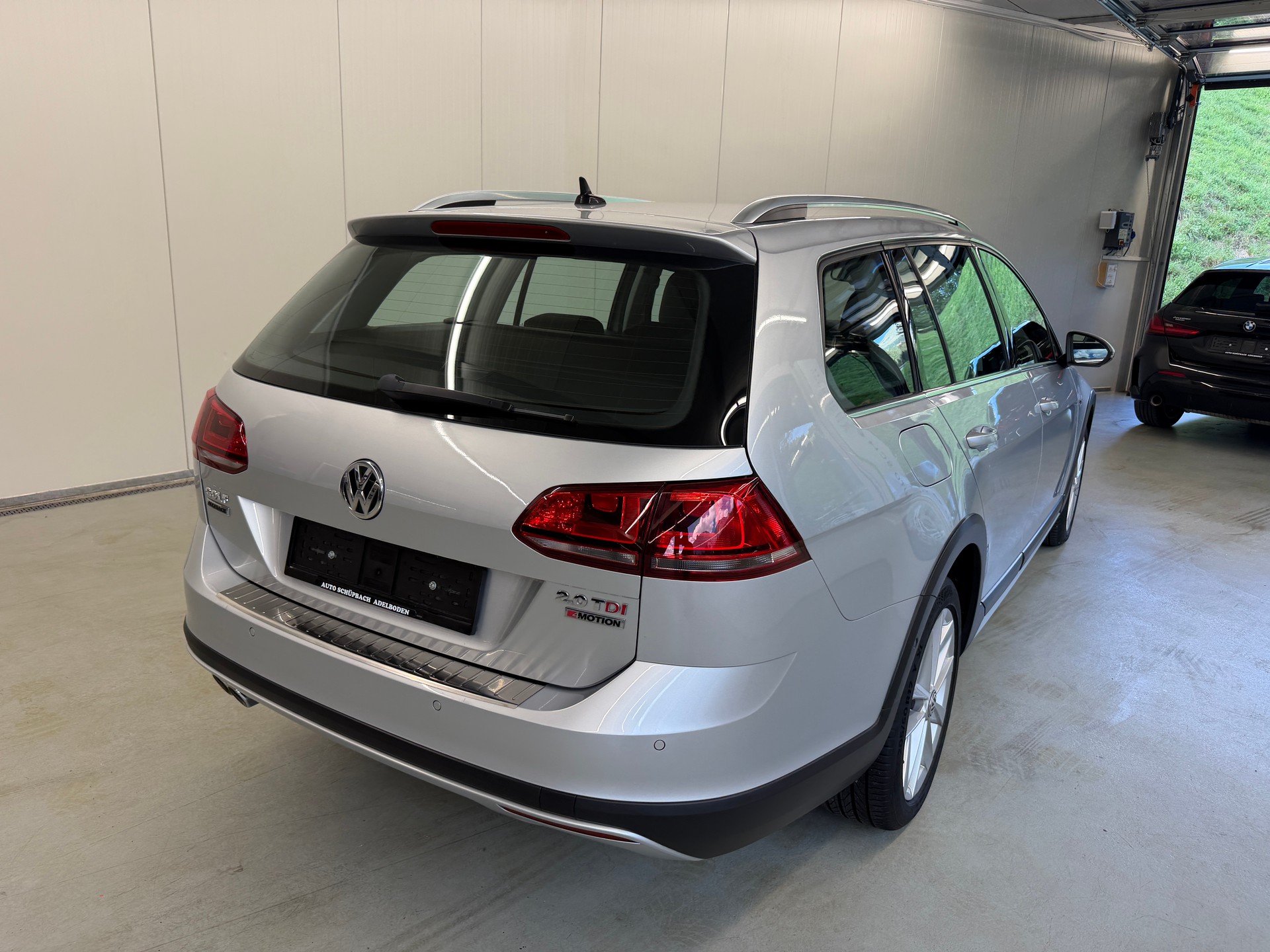 VW Golf 2.0 TDI Alltrack 4Motion-image-5