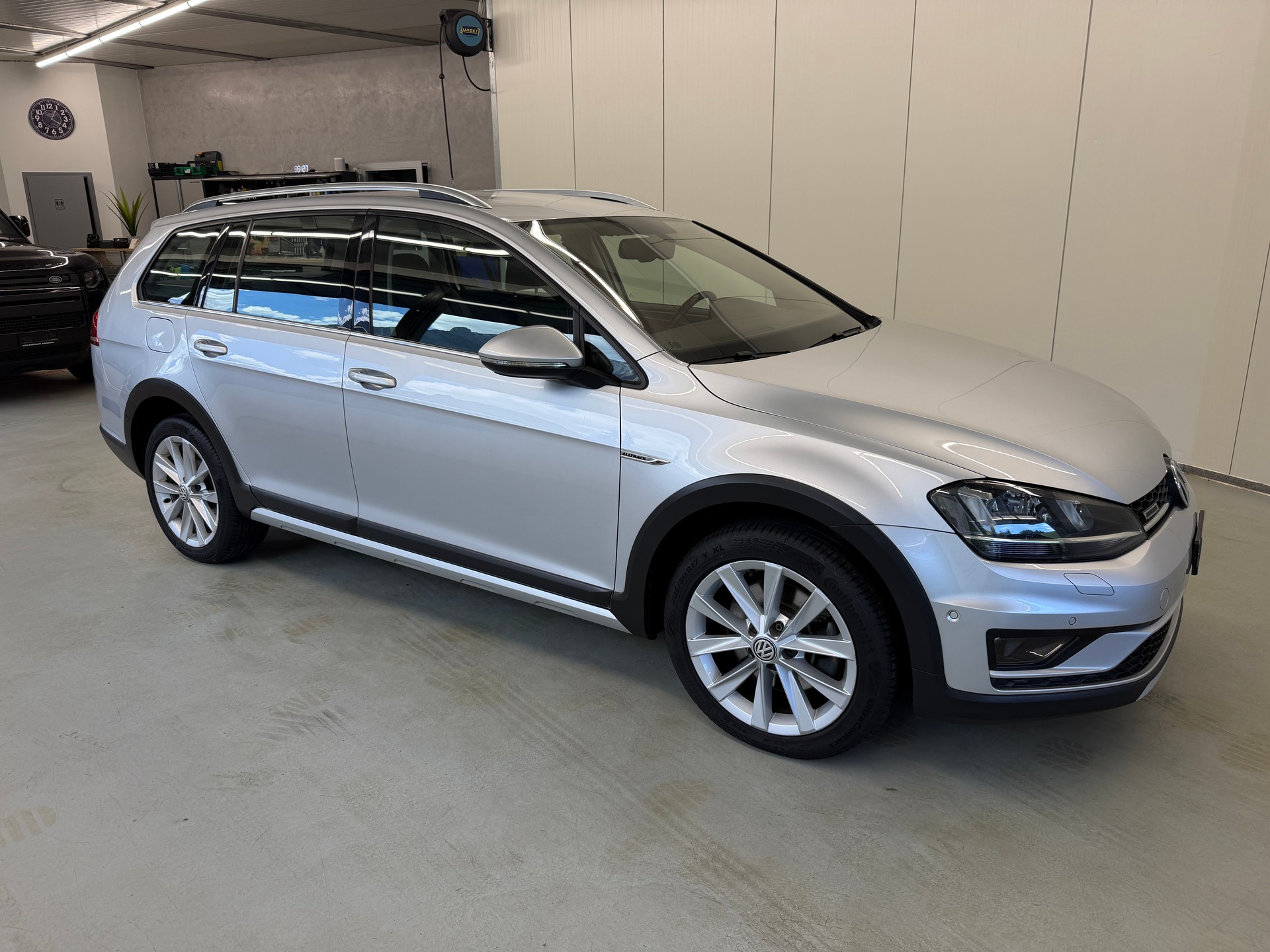 VW Golf 2.0 TDI Alltrack 4Motion-image-2