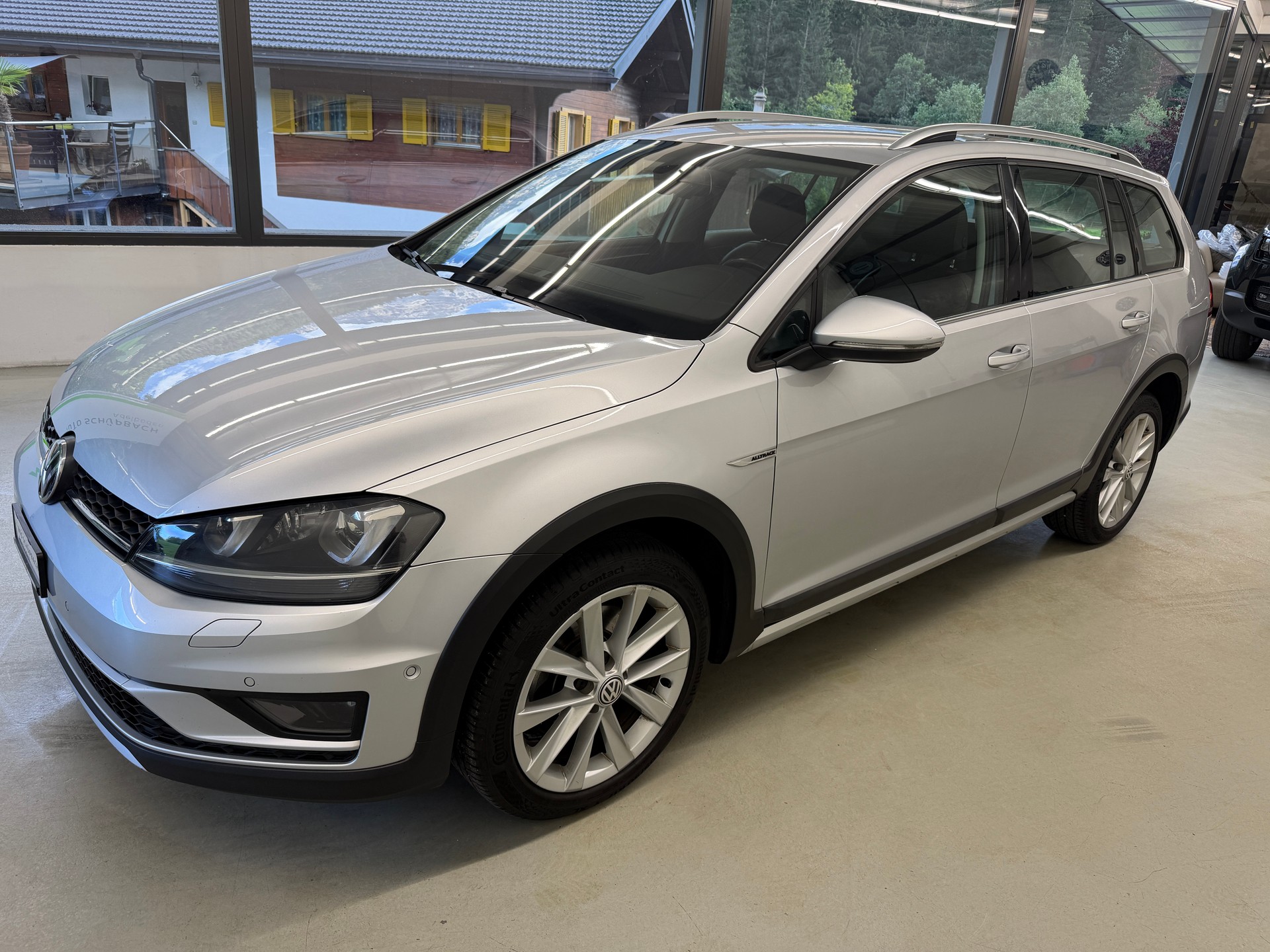 VW Golf 2.0 TDI Alltrack 4Motion-image-9