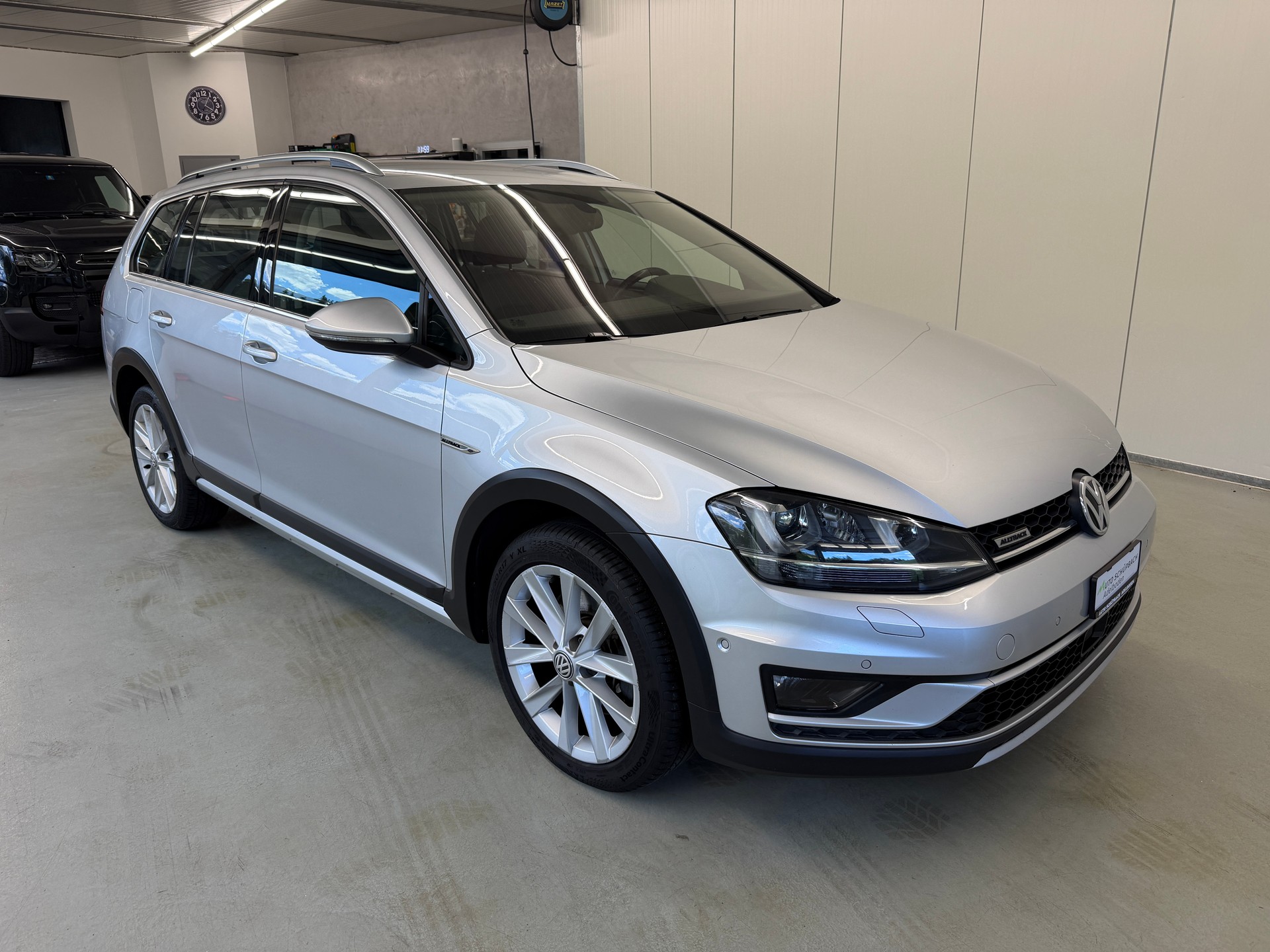 VW Golf 2.0 TDI Alltrack 4Motion-image-1