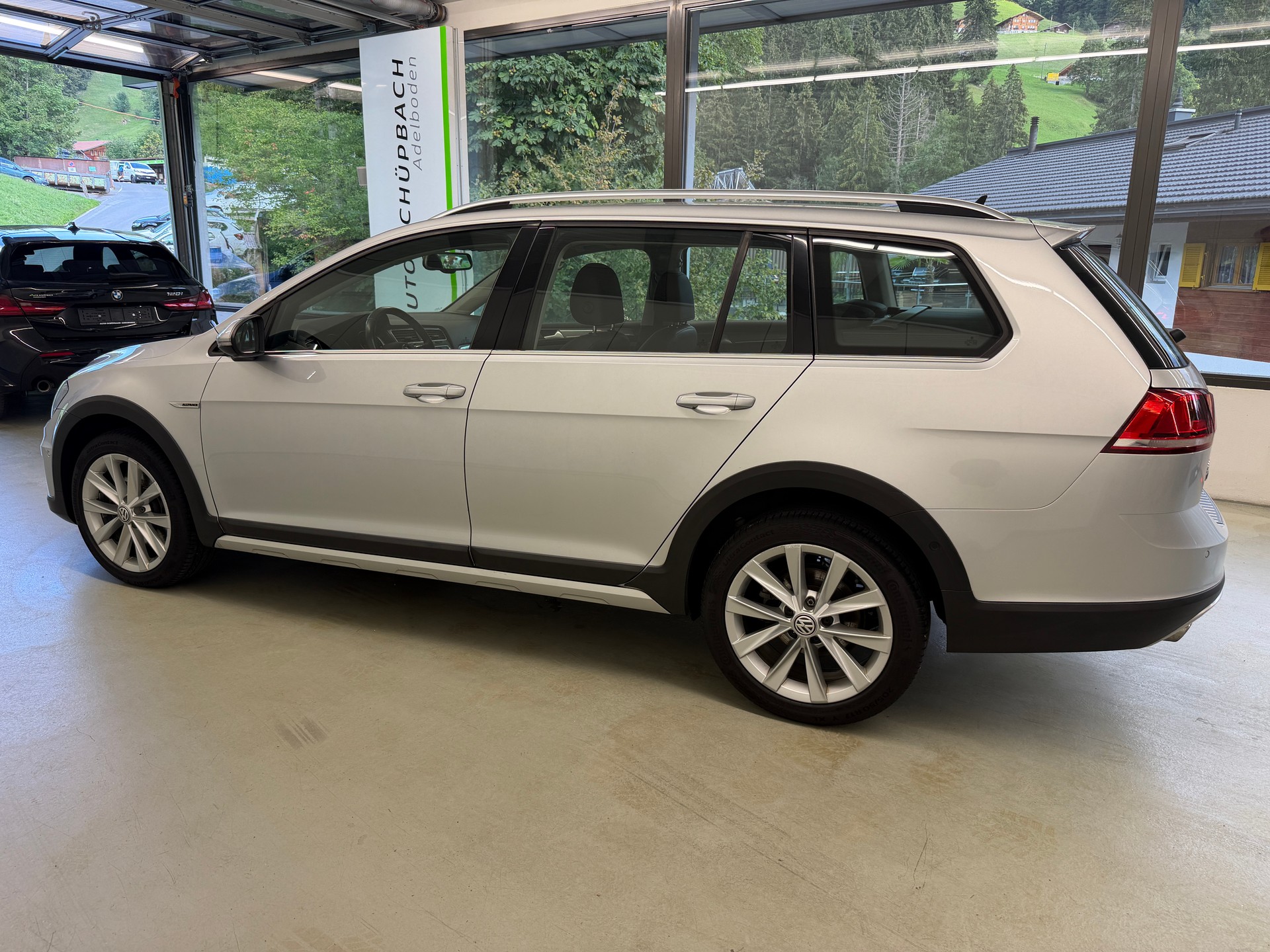 VW Golf 2.0 TDI Alltrack 4Motion-image-8