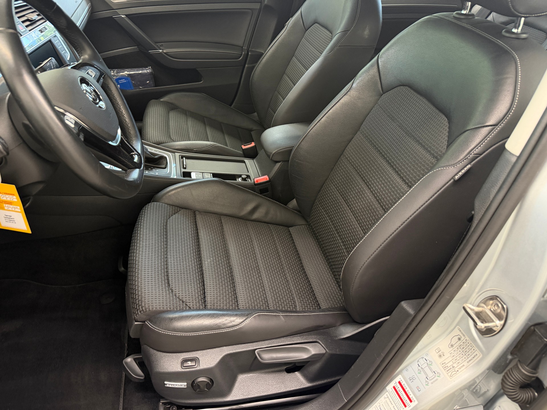VW Golf 2.0 TDI Alltrack 4Motion-image-14