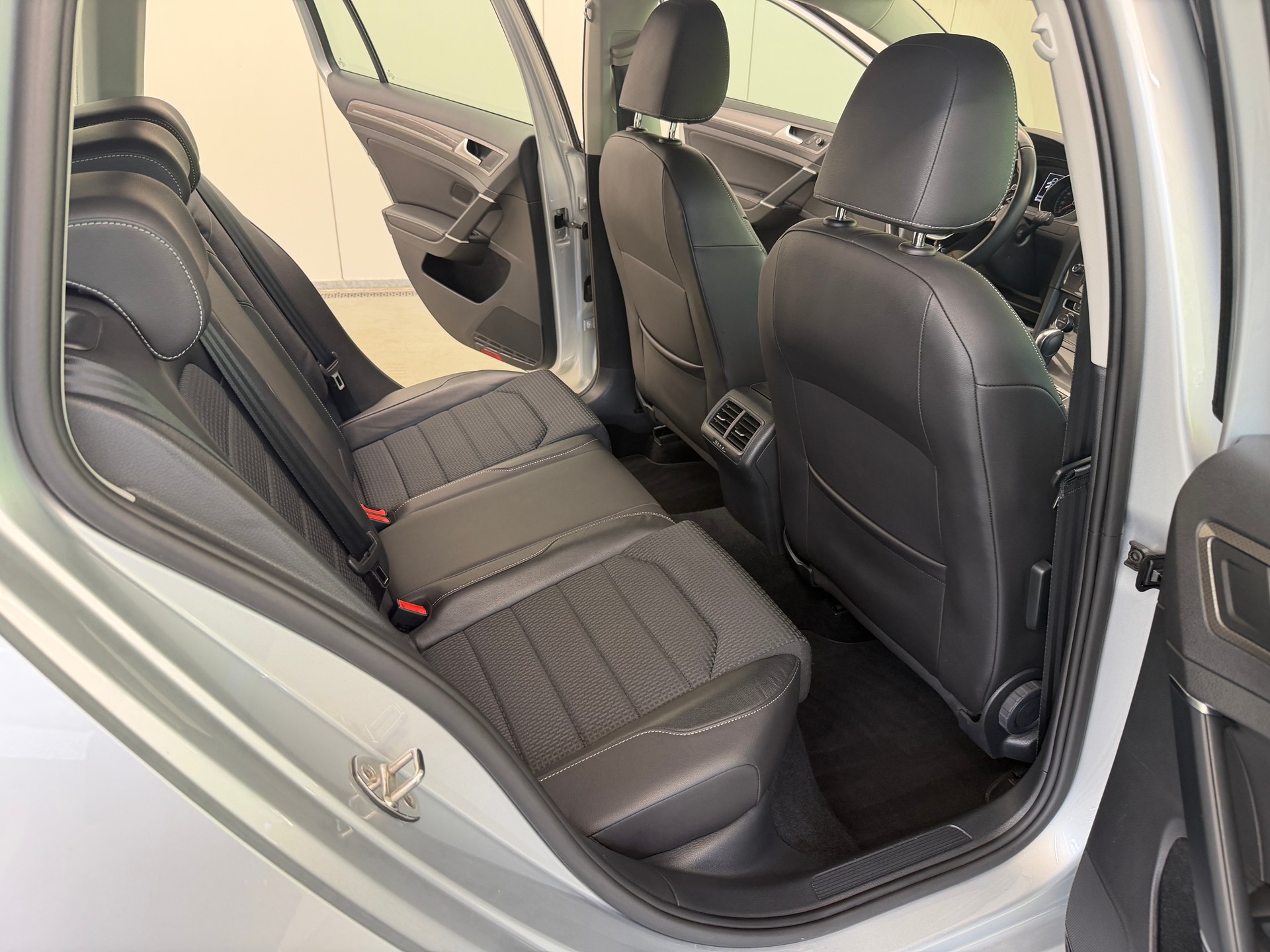 VW Golf 2.0 TDI Alltrack 4Motion-image-19