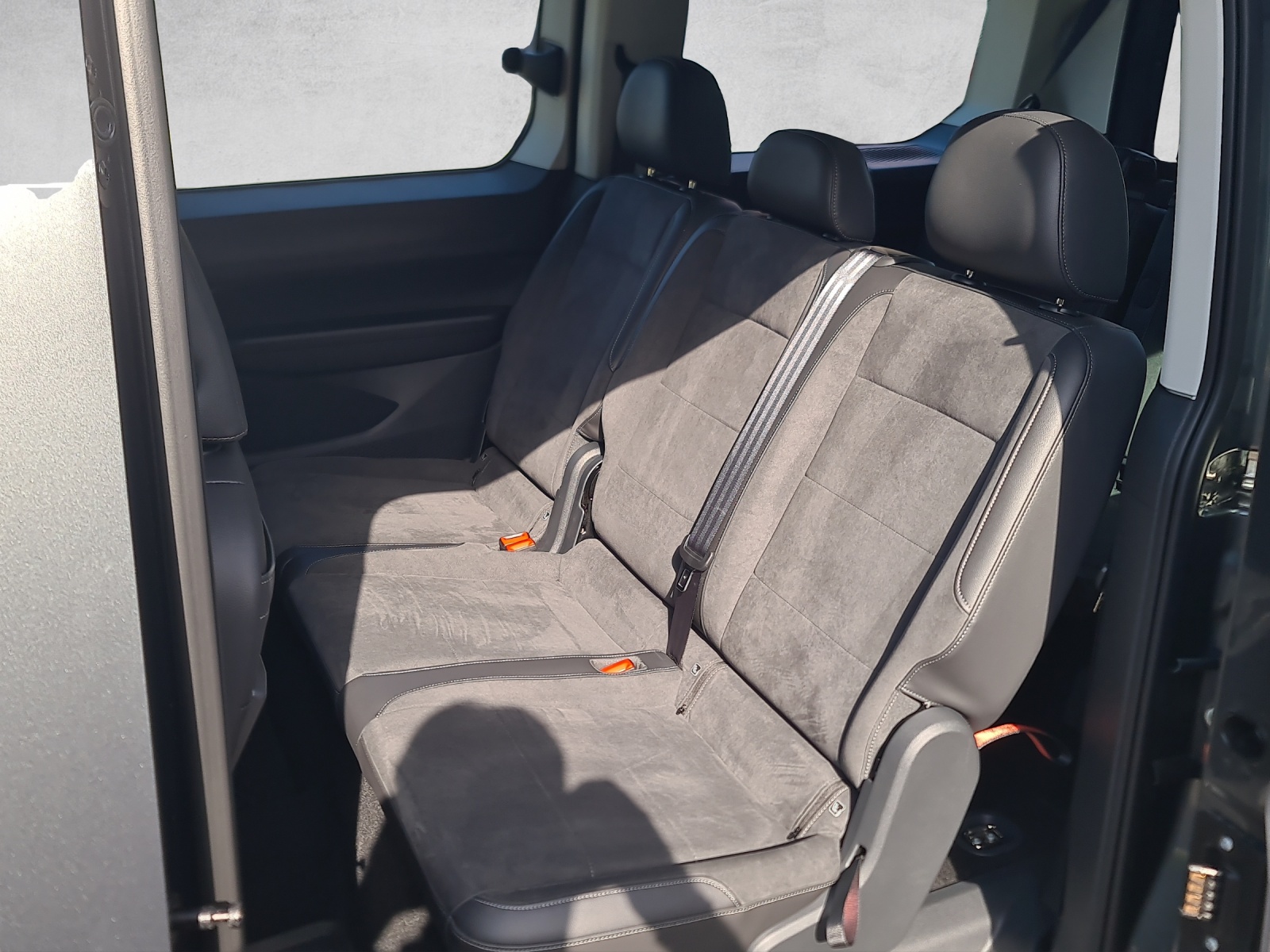 VW Caddy Maxi 2.0 TDI Life 4Motion-image-10