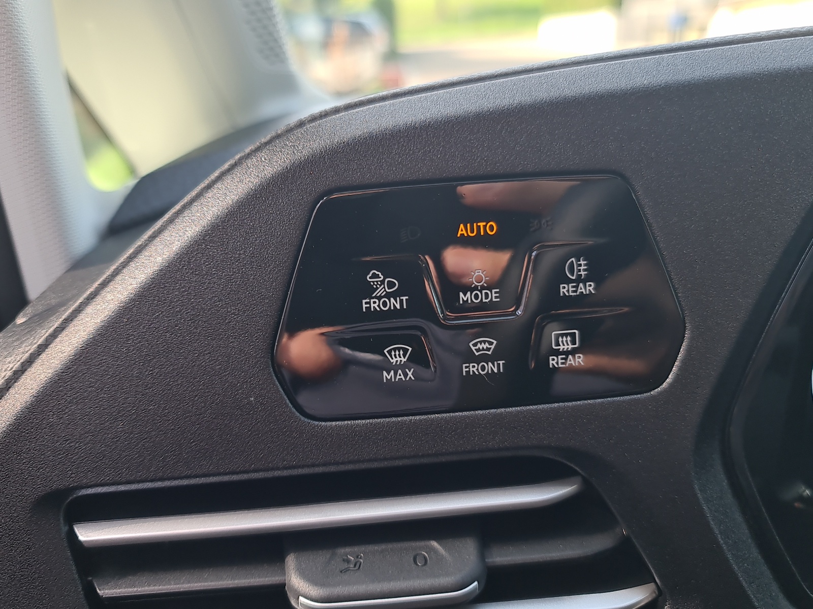 VW Caddy Maxi 2.0 TDI Life 4Motion-image-17