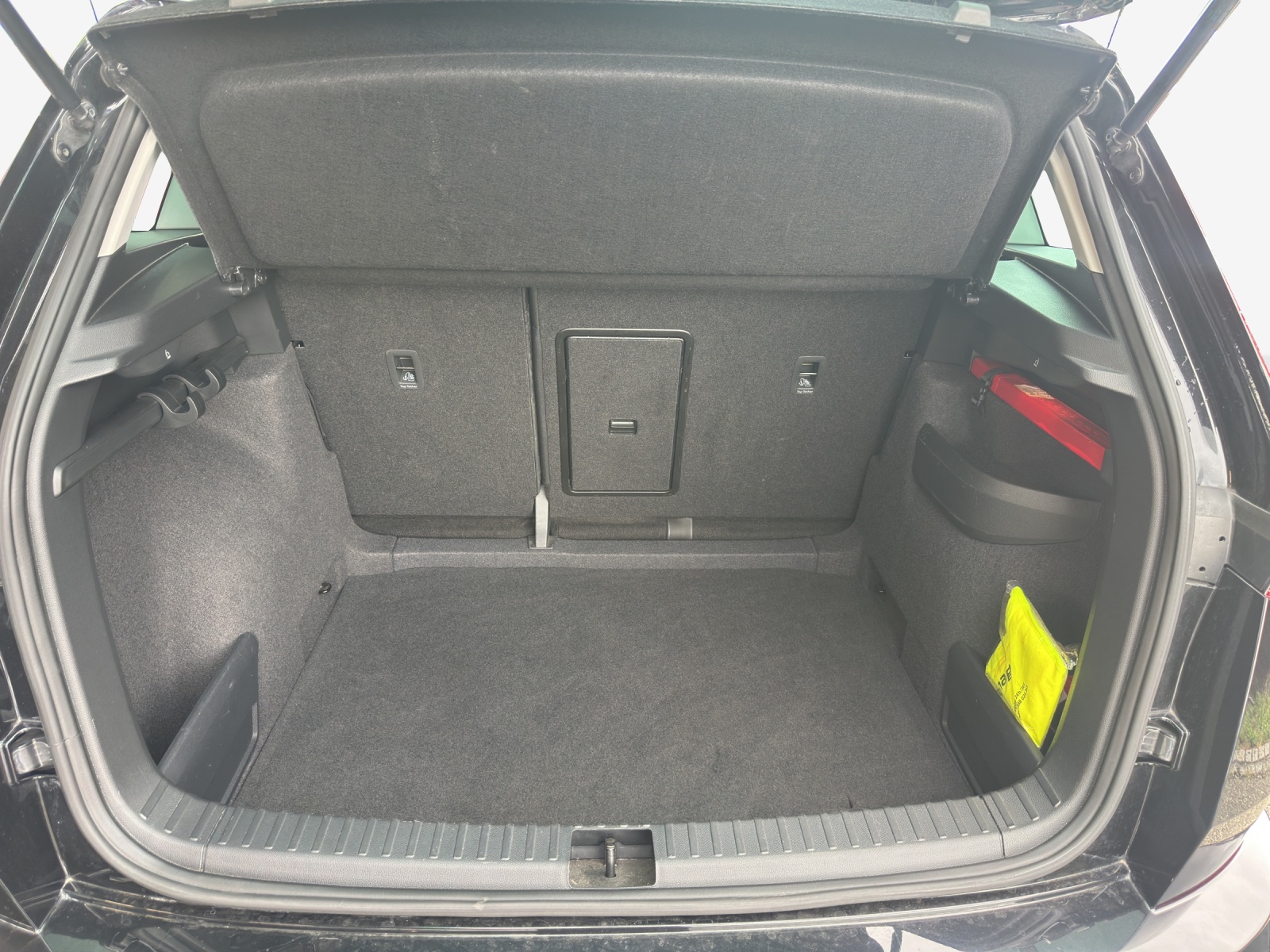 SKODA Karoq 1.5 TSI Ambition DSG-image-12