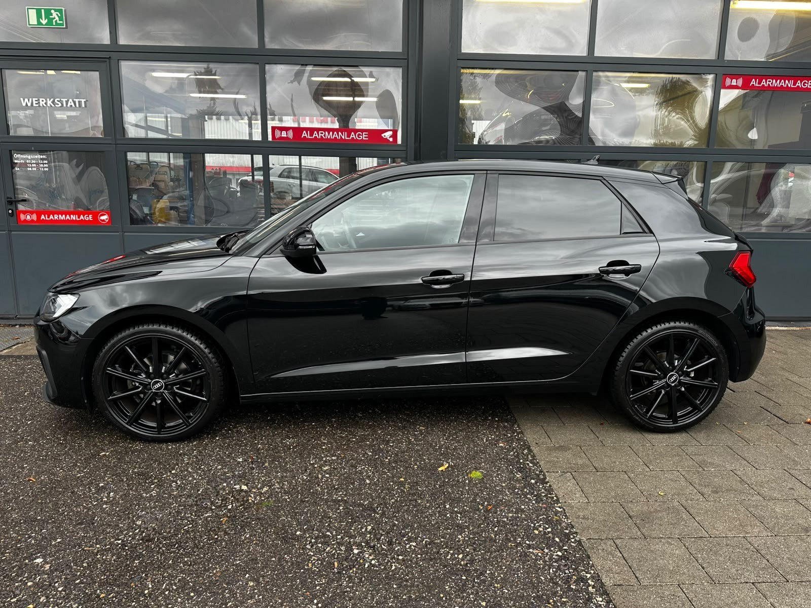 AUDI A1 Sportback 30 TFSI S Line S-tronic-image-2