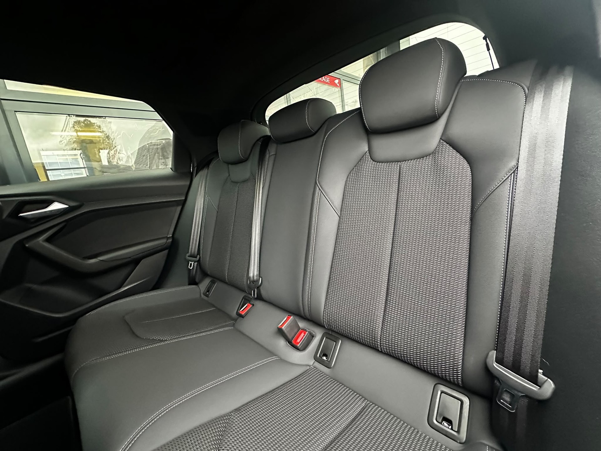 AUDI A1 Sportback 30 TFSI S Line S-tronic-image-8