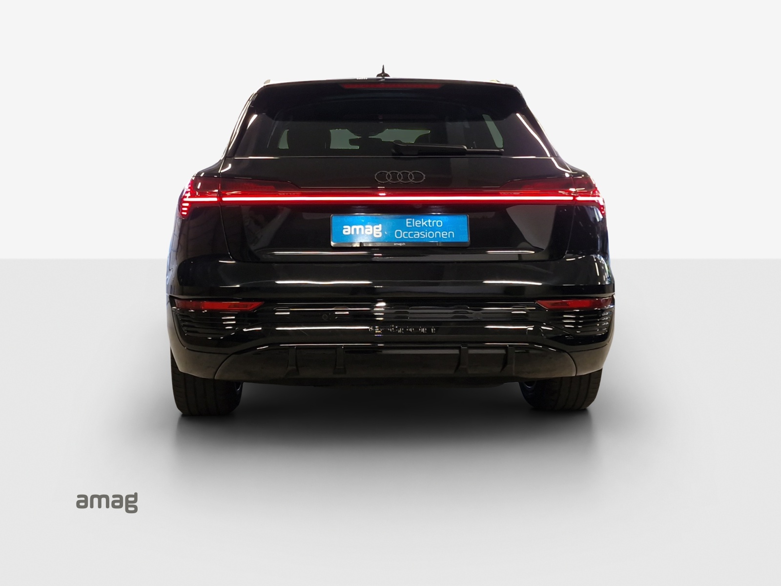 AUDI Q8 55 e-tron Black Edition quattro-image-3