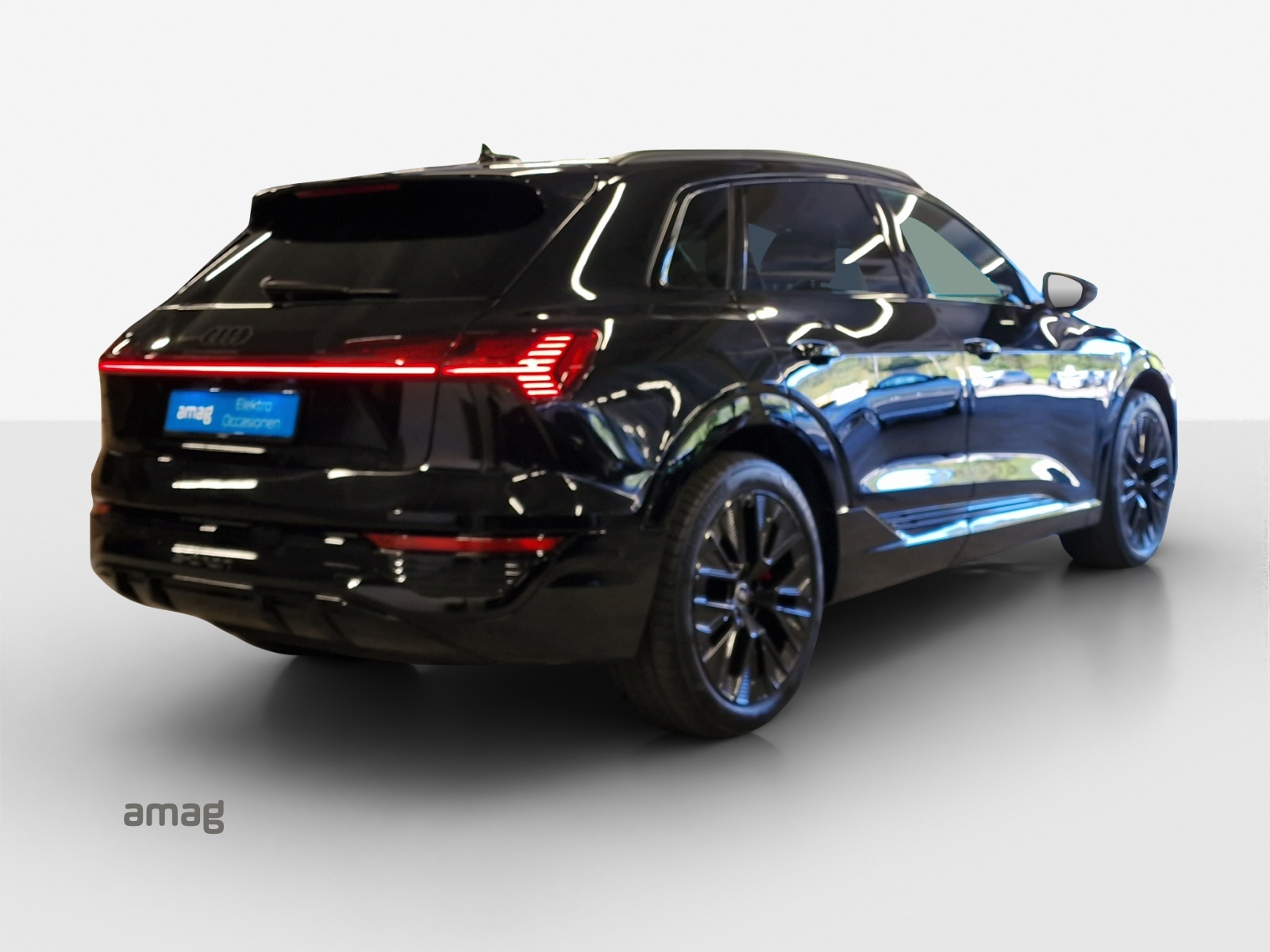 AUDI Q8 55 e-tron Black Edition quattro-image-4