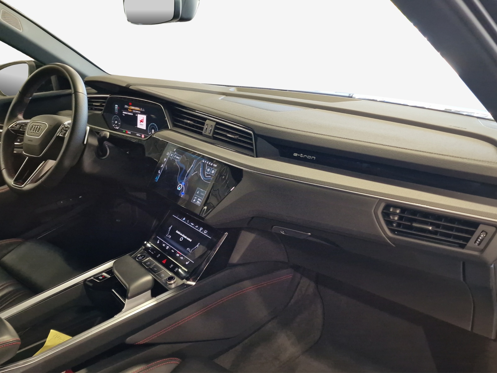 AUDI Q8 55 e-tron Black Edition quattro-image-13