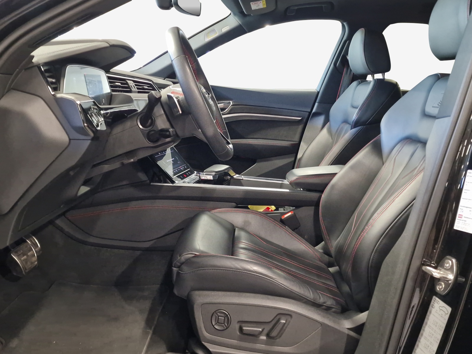 AUDI Q8 55 e-tron Black Edition quattro-image-7