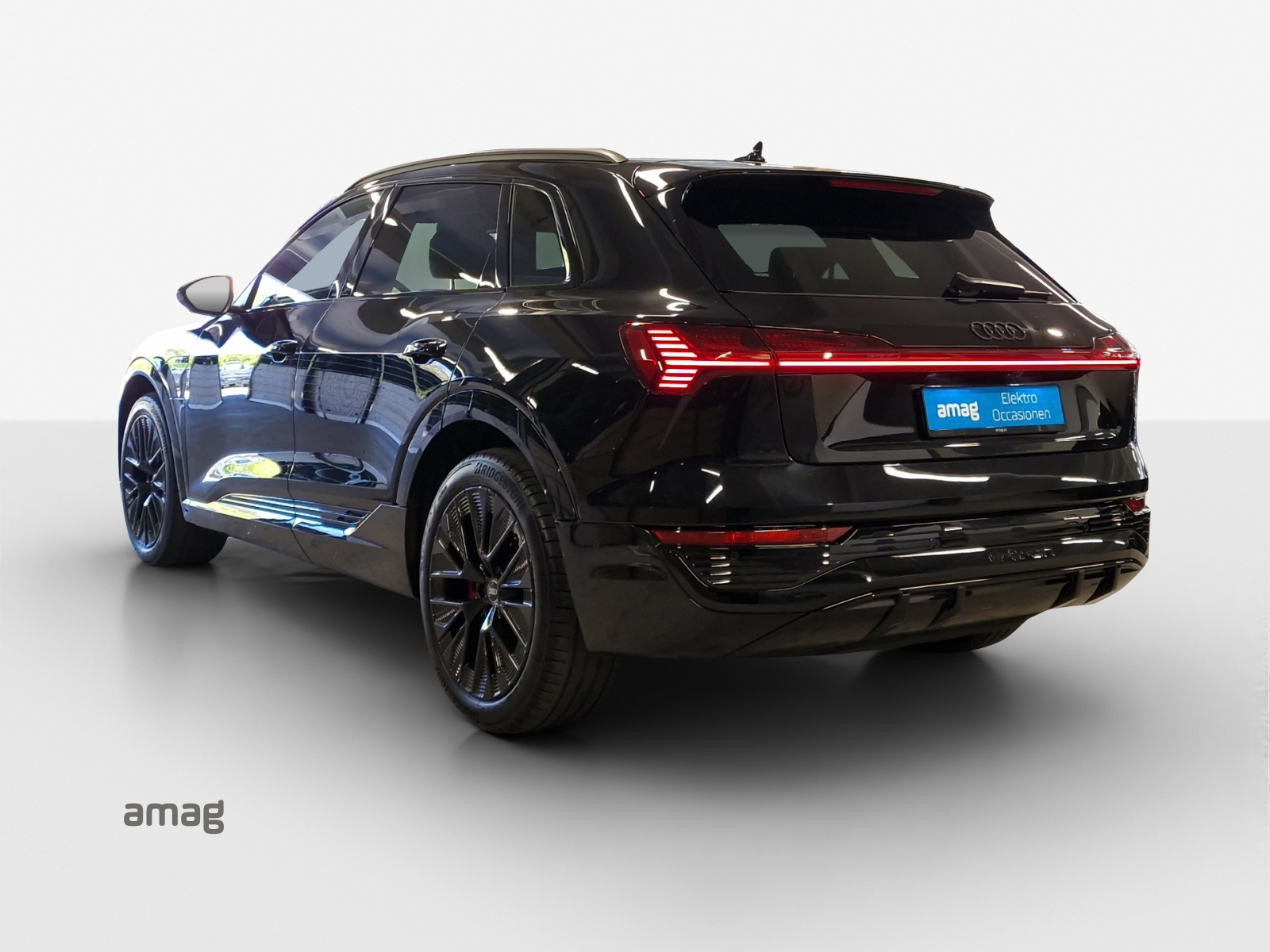 AUDI Q8 55 e-tron Black Edition quattro-image-2