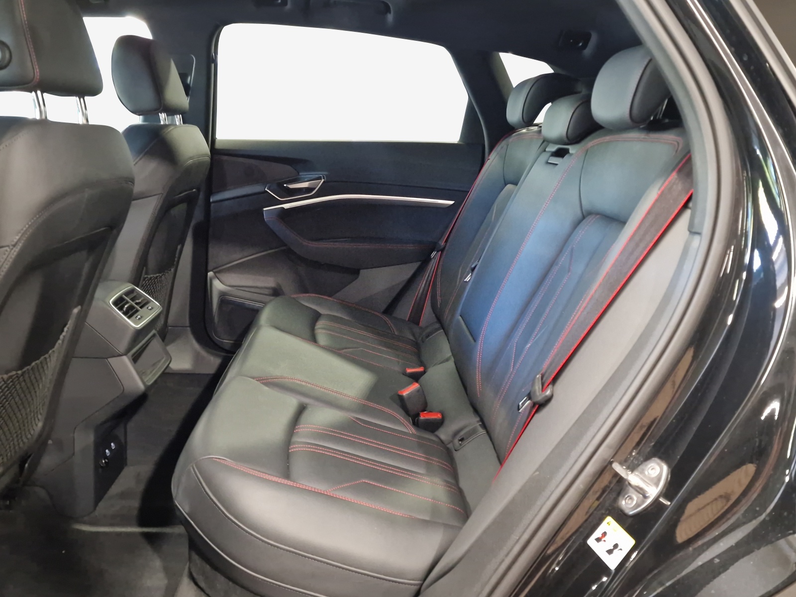 AUDI Q8 55 e-tron Black Edition quattro-image-11