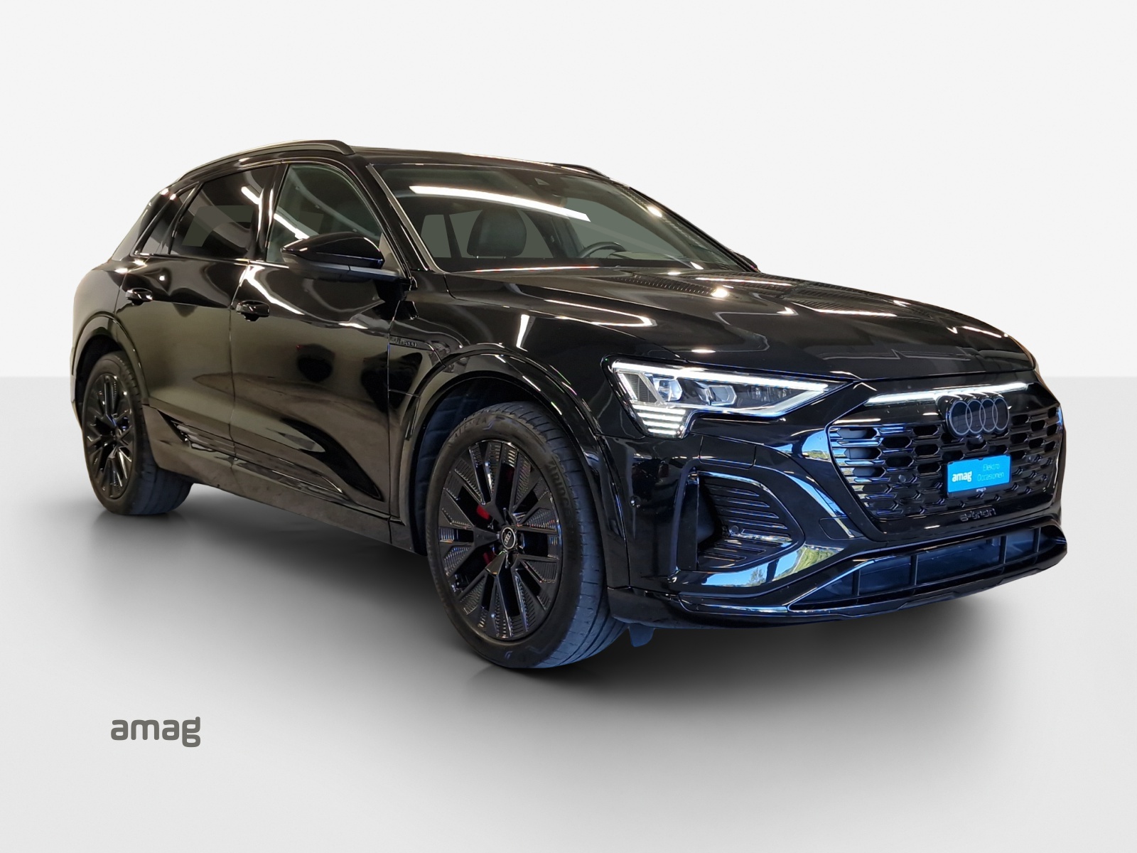 AUDI Q8 55 e-tron Black Edition quattro-image-5