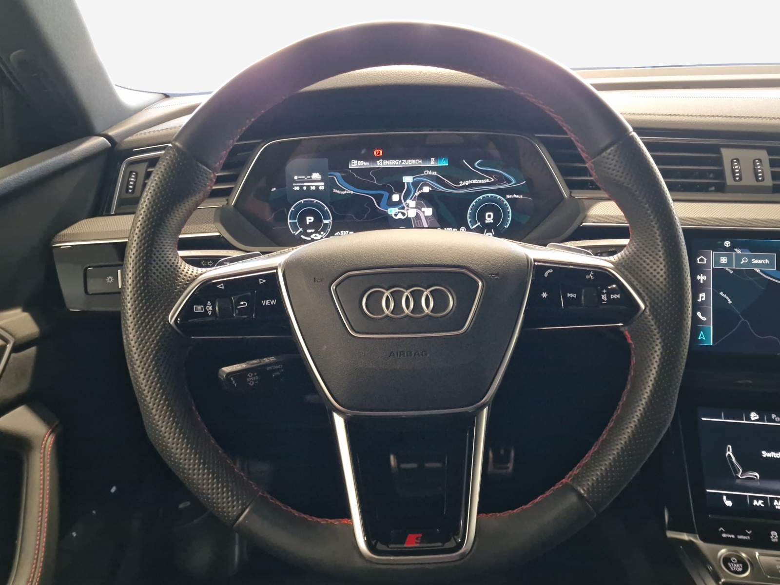 AUDI Q8 55 e-tron Black Edition quattro-image-9