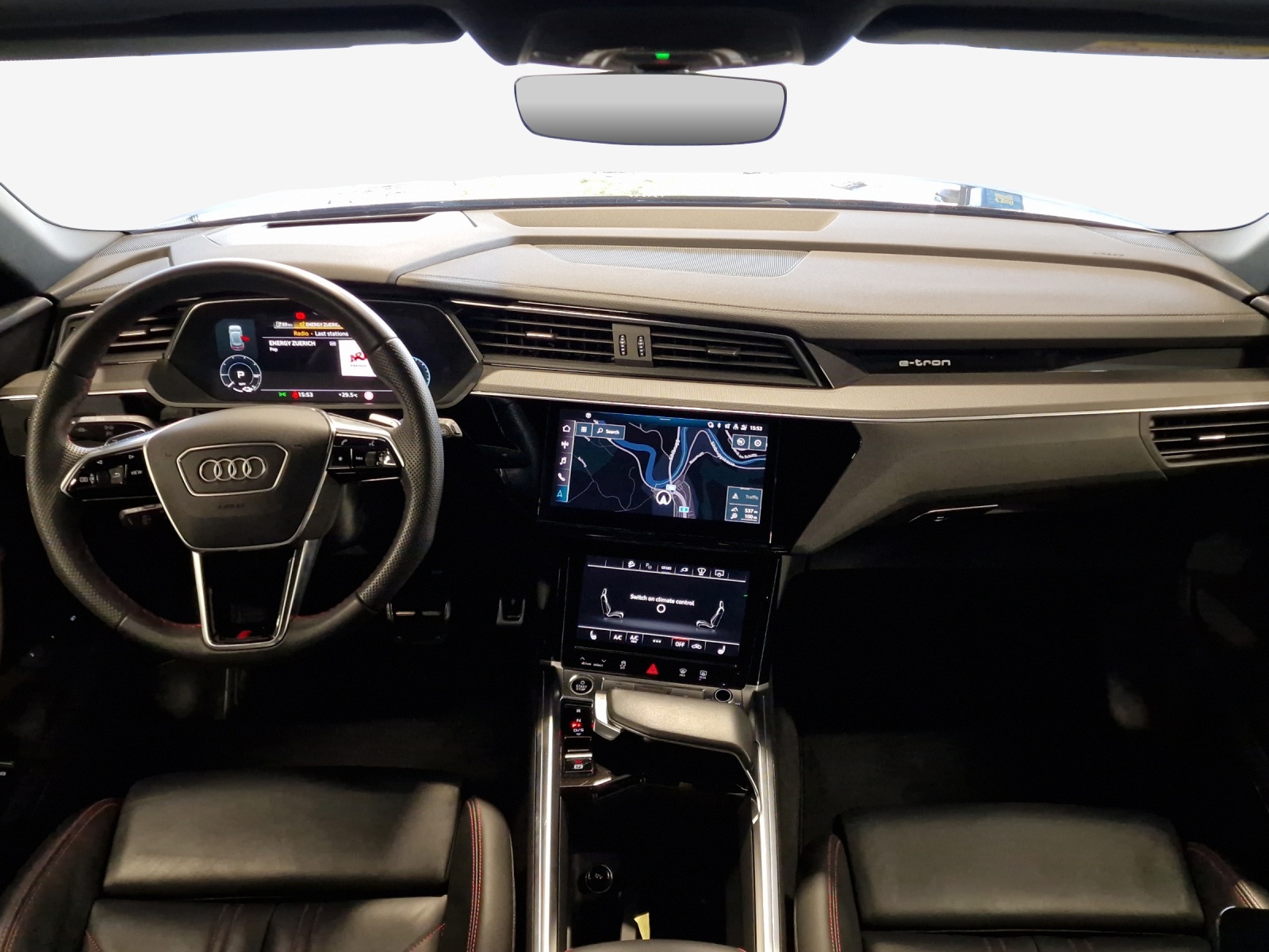 AUDI Q8 55 e-tron Black Edition quattro-image-15