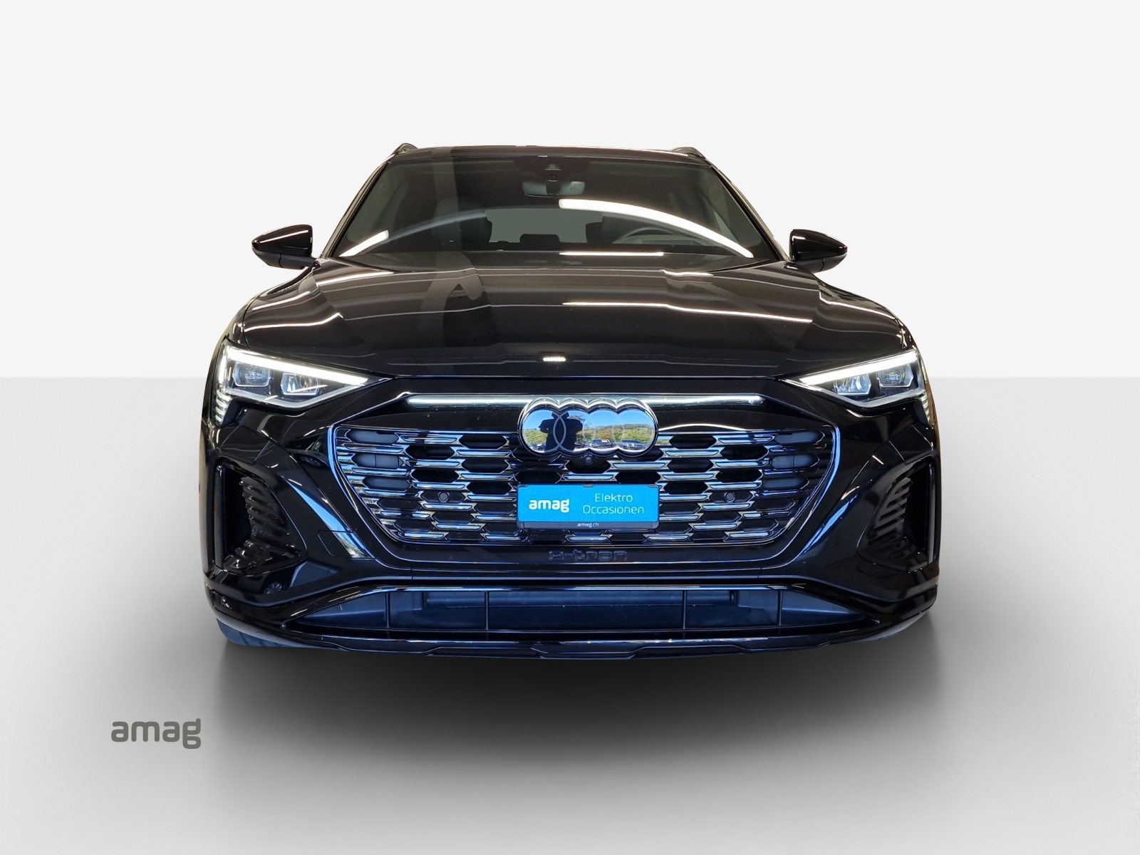 AUDI Q8 55 e-tron Black Edition quattro-image-6