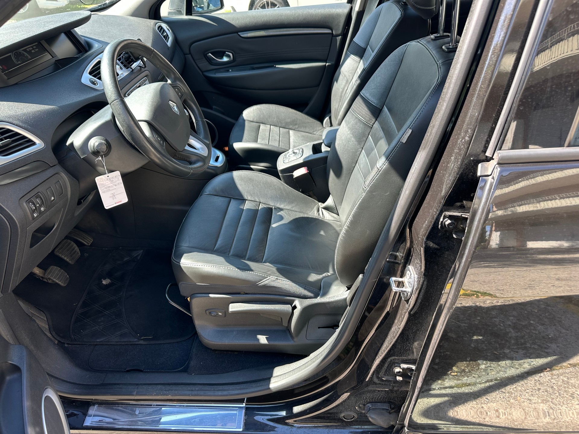 RENAULT Scénic 1.4 16V Turbo Dynamique-image-10
