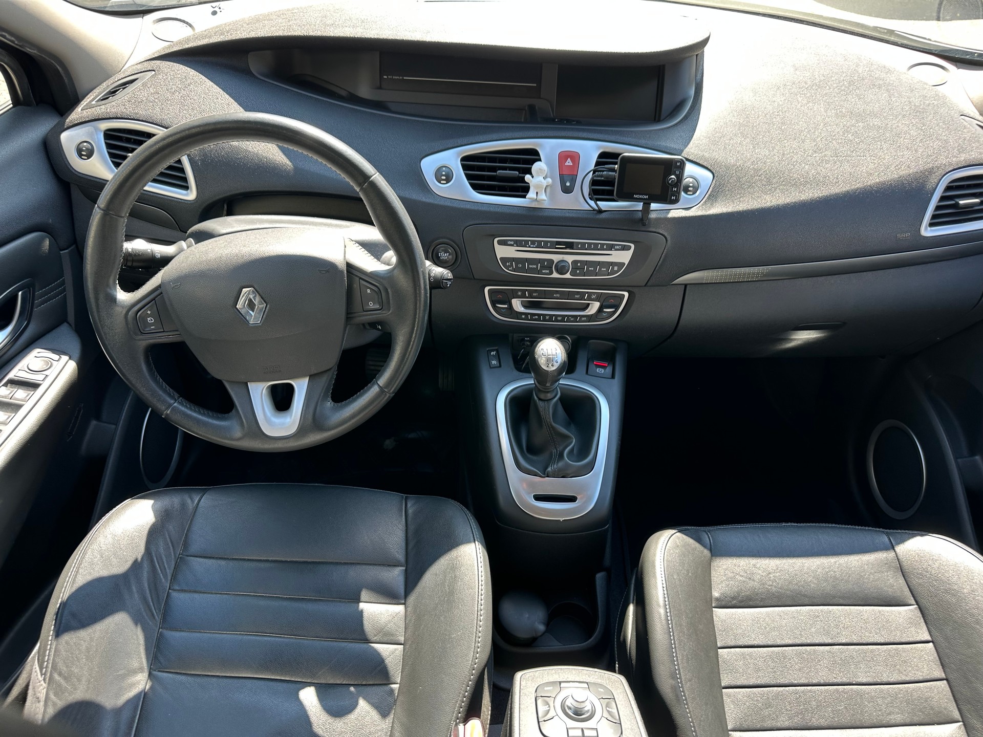 RENAULT Scénic 1.4 16V Turbo Dynamique-image-9