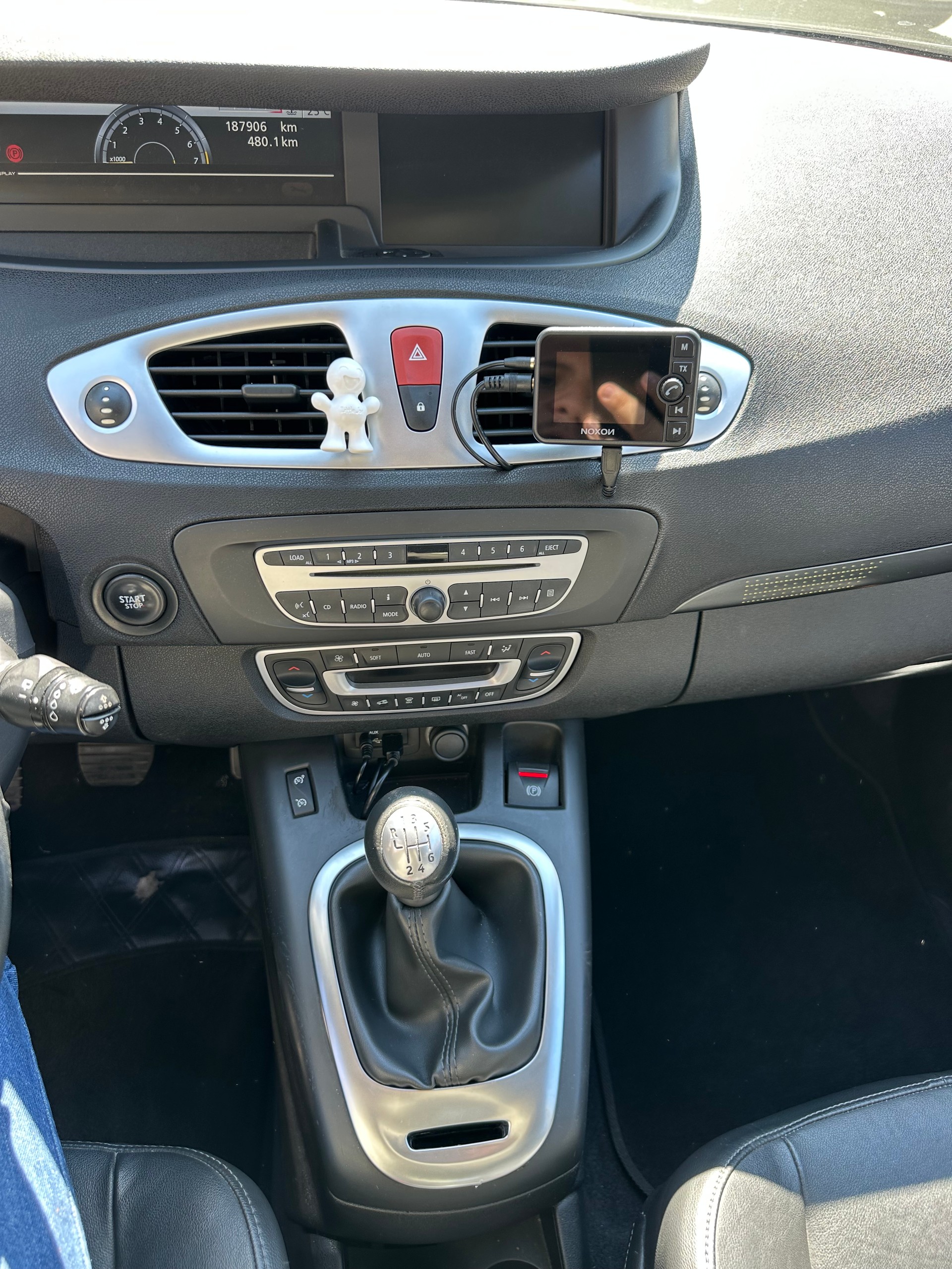 RENAULT Scénic 1.4 16V Turbo Dynamique-image-11