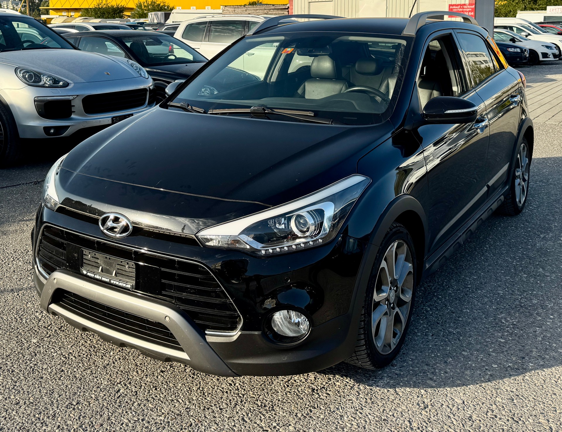 HYUNDAI i20 Active 1.0 T-GDi Amplia Cross (Klimatronik * Alufelgen * Sensoren * Multilenkrad + Leder * Led * Navigation * BO6)