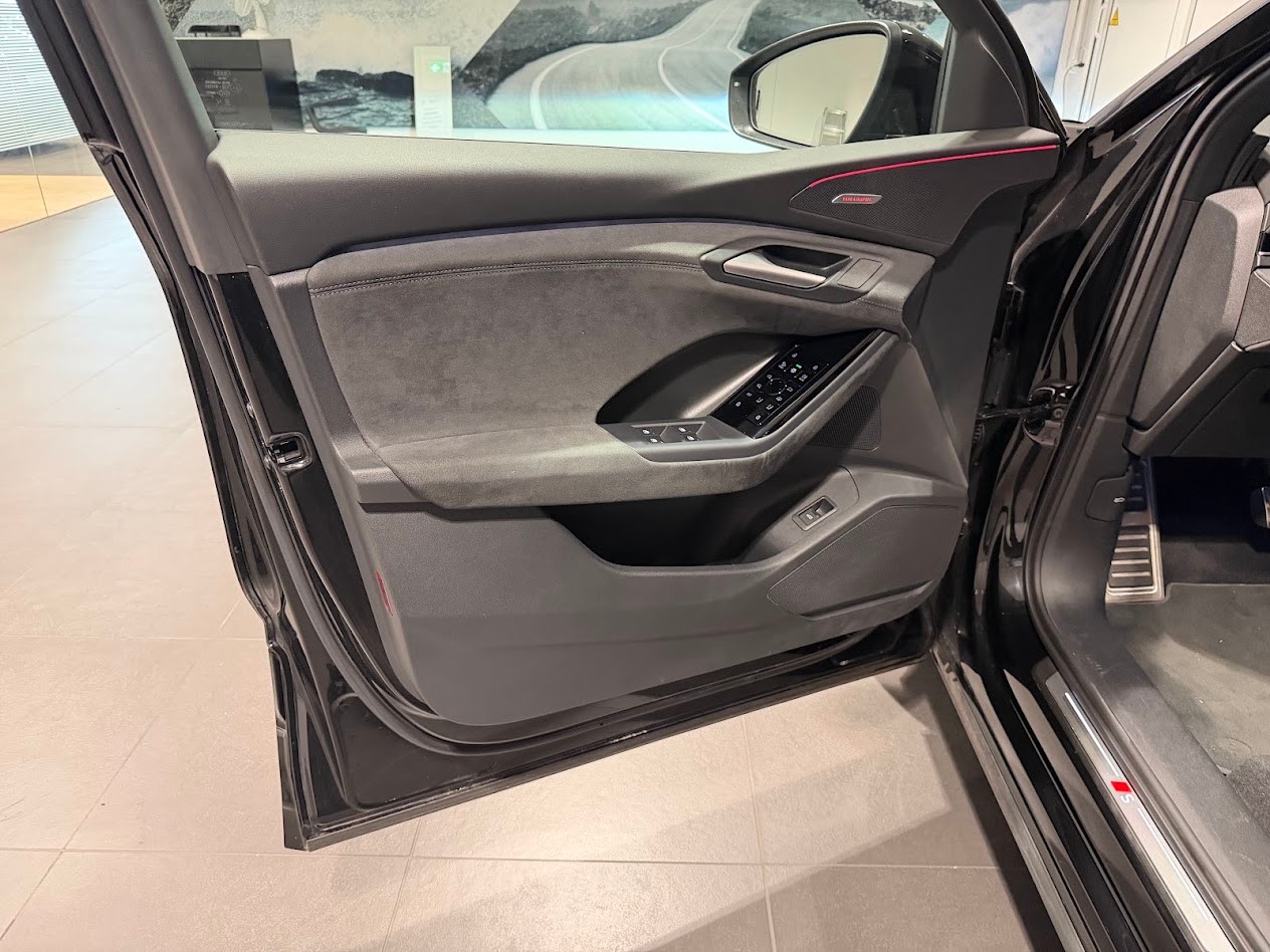 AUDI SQ6 e-tron quattro-image-2