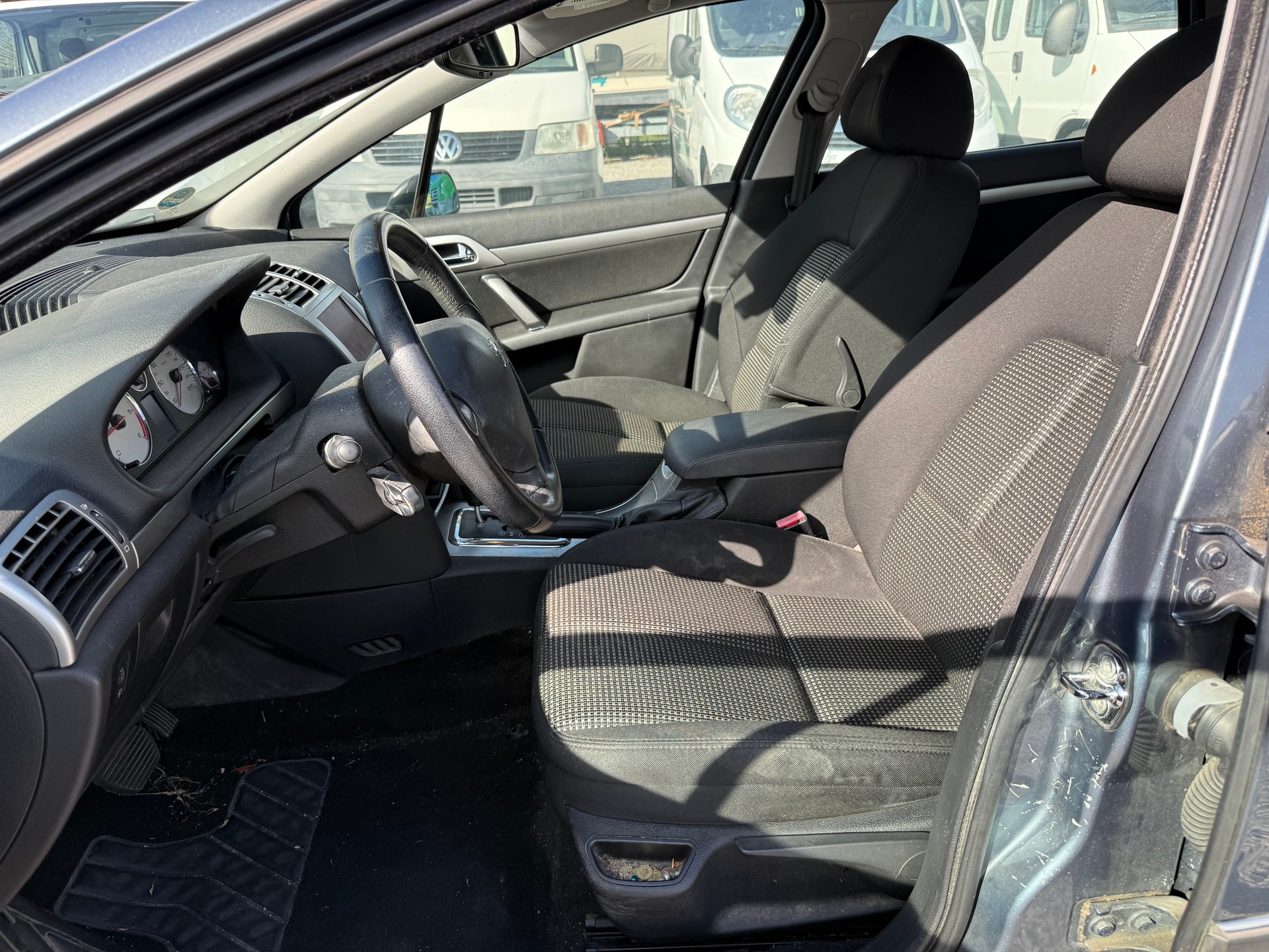 PEUGEOT 407 SW 2.0 HDI Confort Automatic-image-11