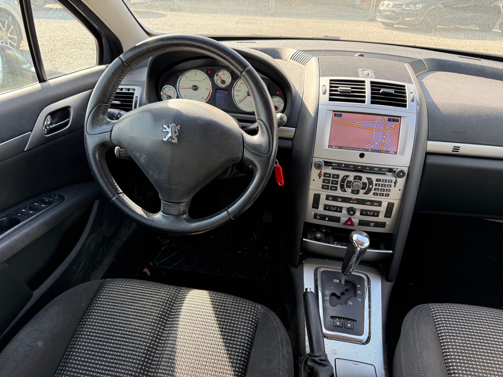 PEUGEOT 407 SW 2.0 HDI Confort Automatic-image-9