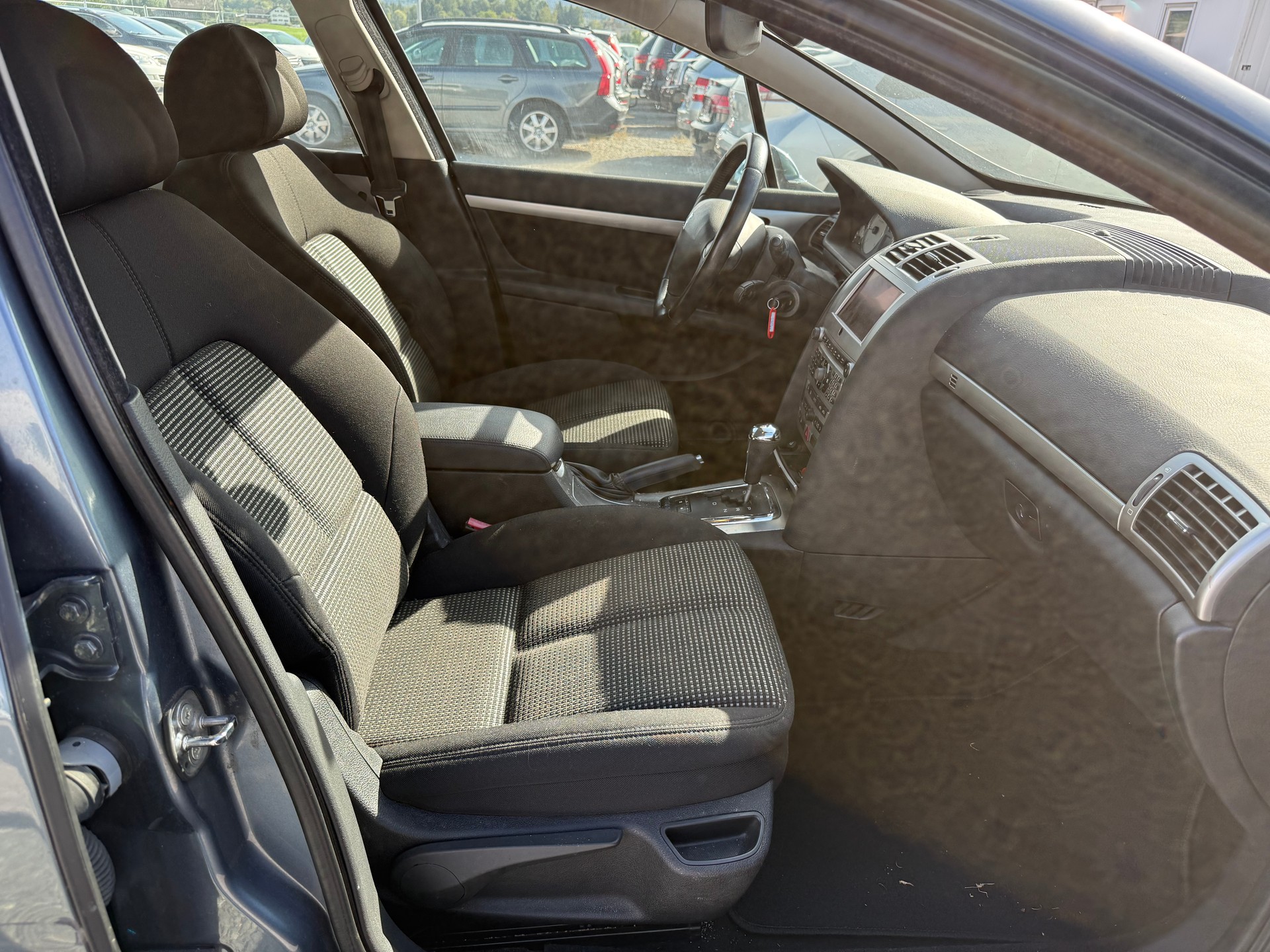 PEUGEOT 407 SW 2.0 HDI Confort Automatic-image-7