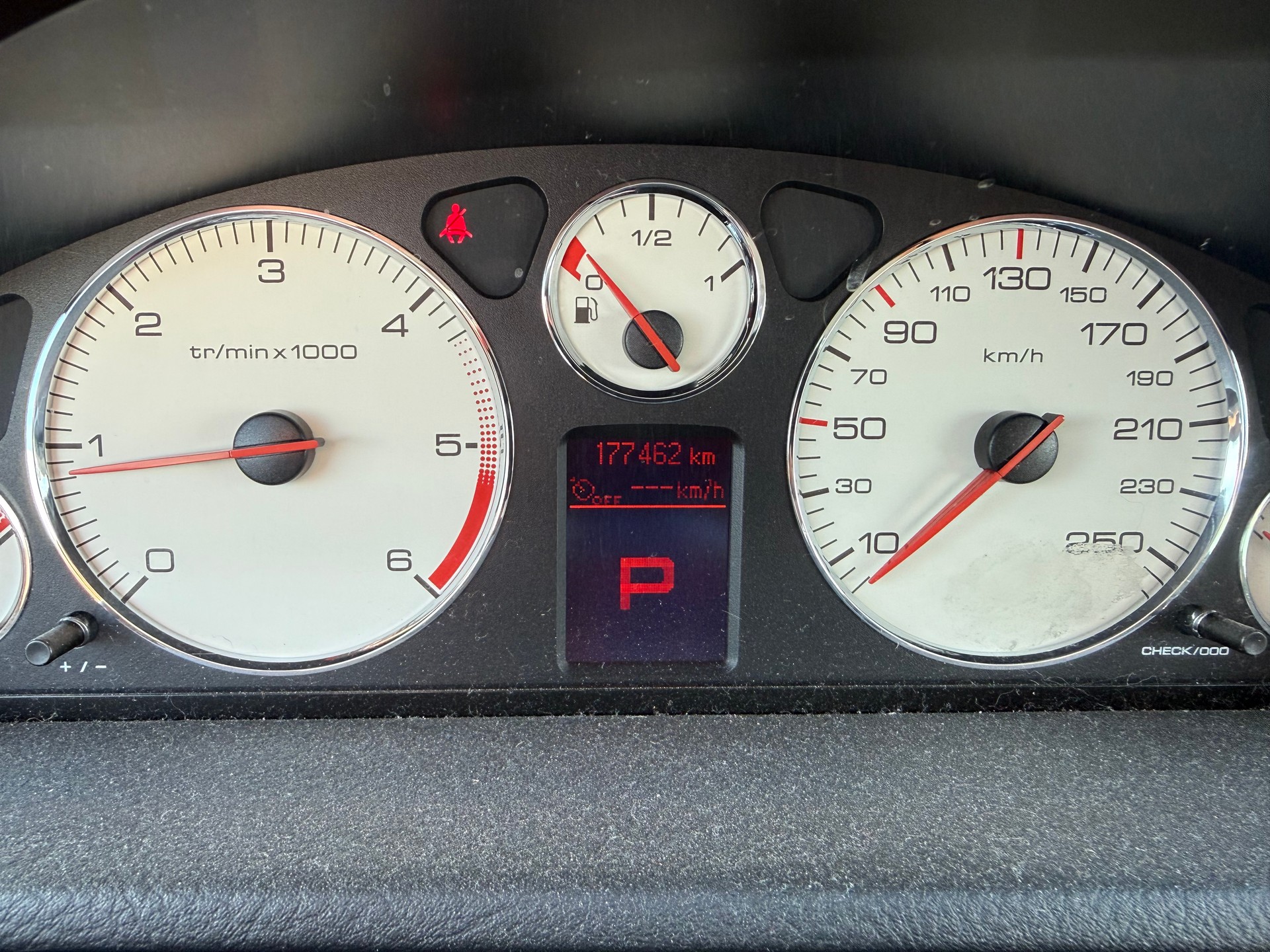 PEUGEOT 407 SW 2.0 HDI Confort Automatic-image-12