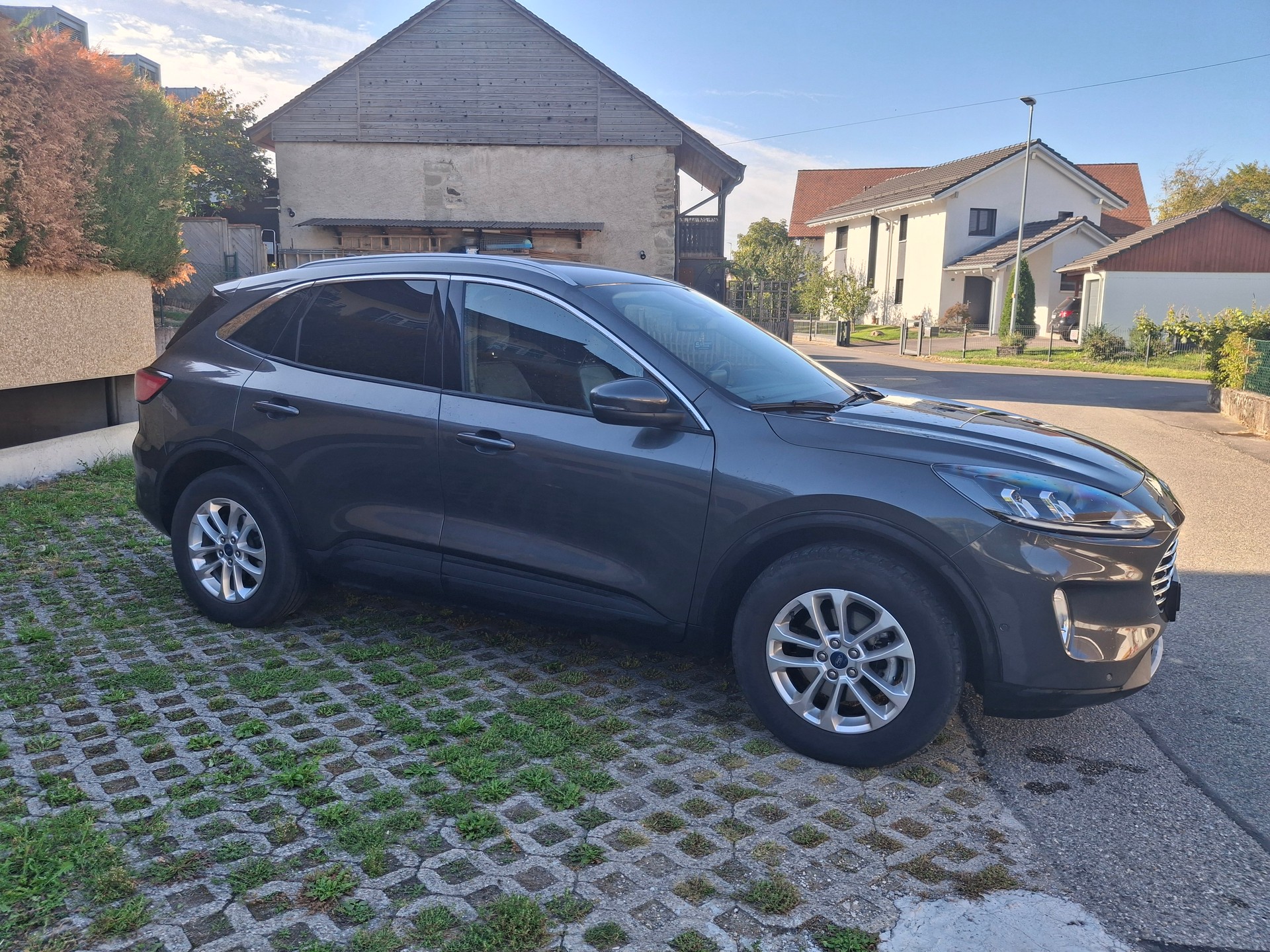 FORD 2.5 Plug-In Hybrid Cool & Connect-image-1