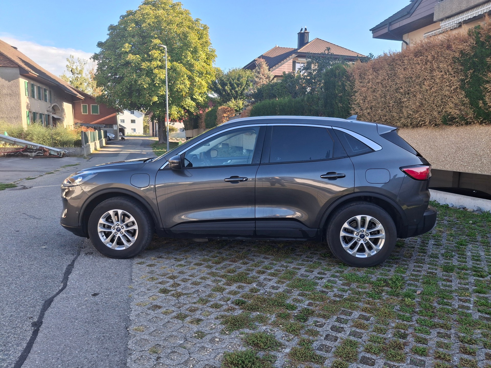FORD 2.5 Plug-In Hybrid Cool & Connect-image-2
