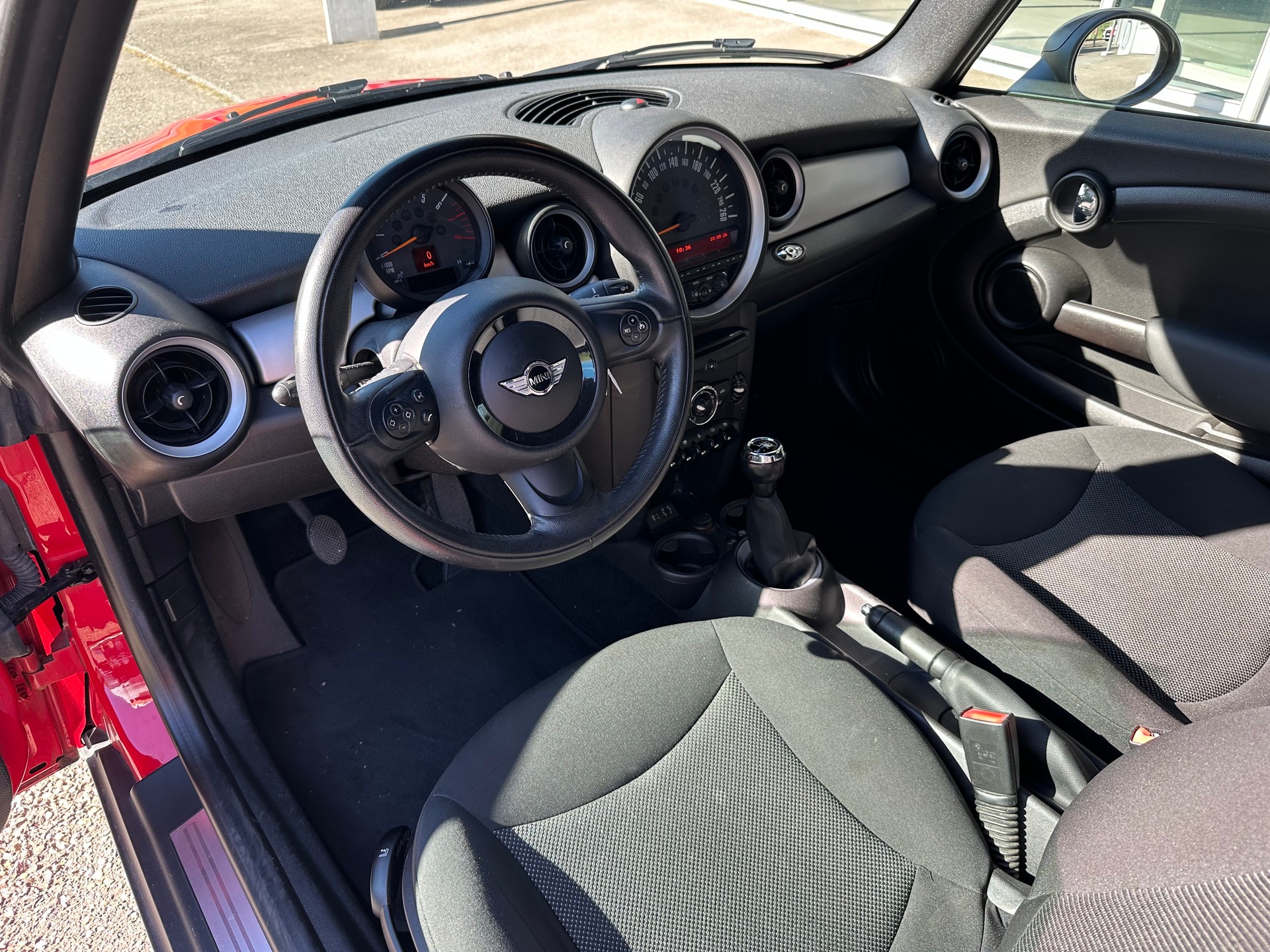 MINI One Cabriolet-image-10